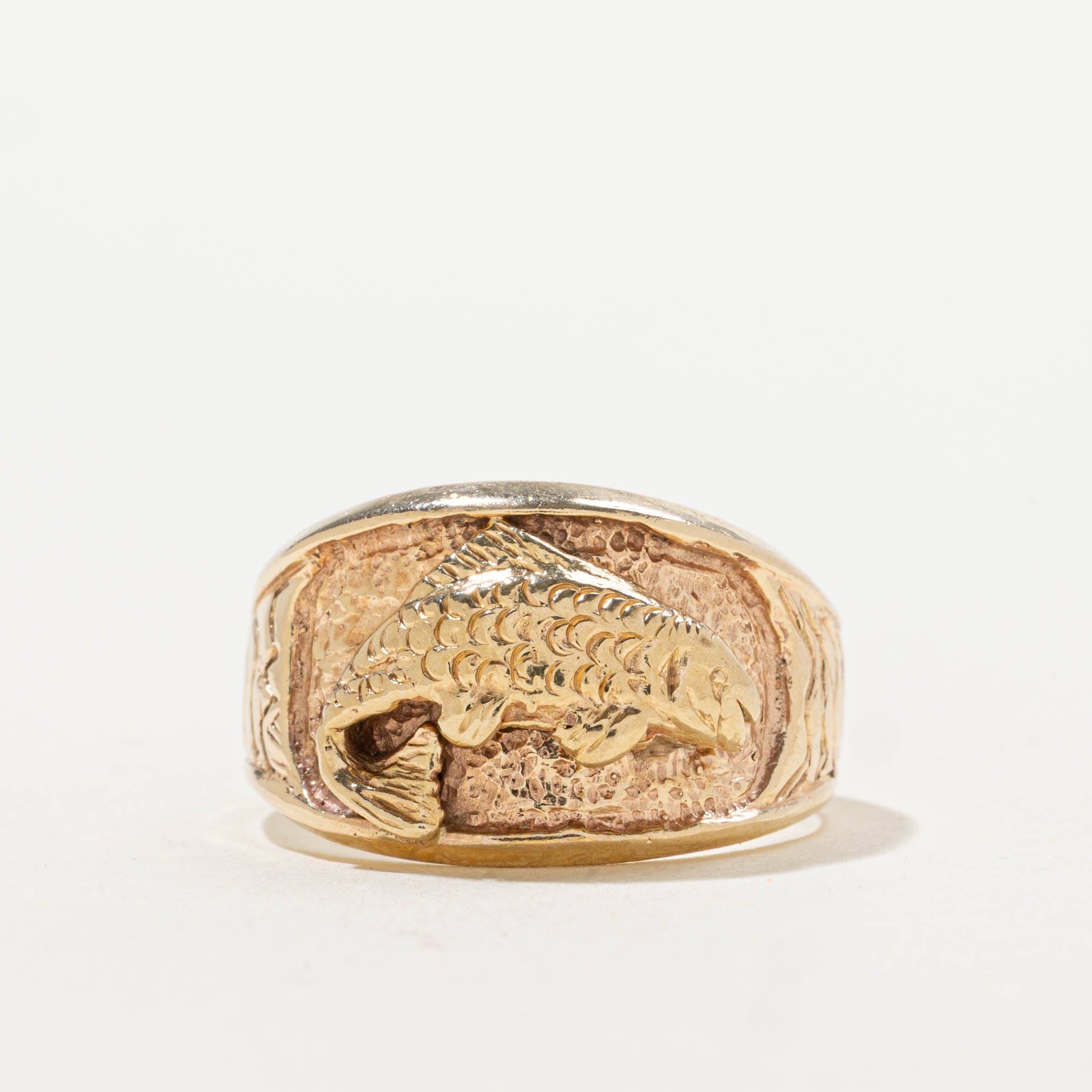 10k Yellow Gold Fish Hammered Dome Ring | SZ 6.75