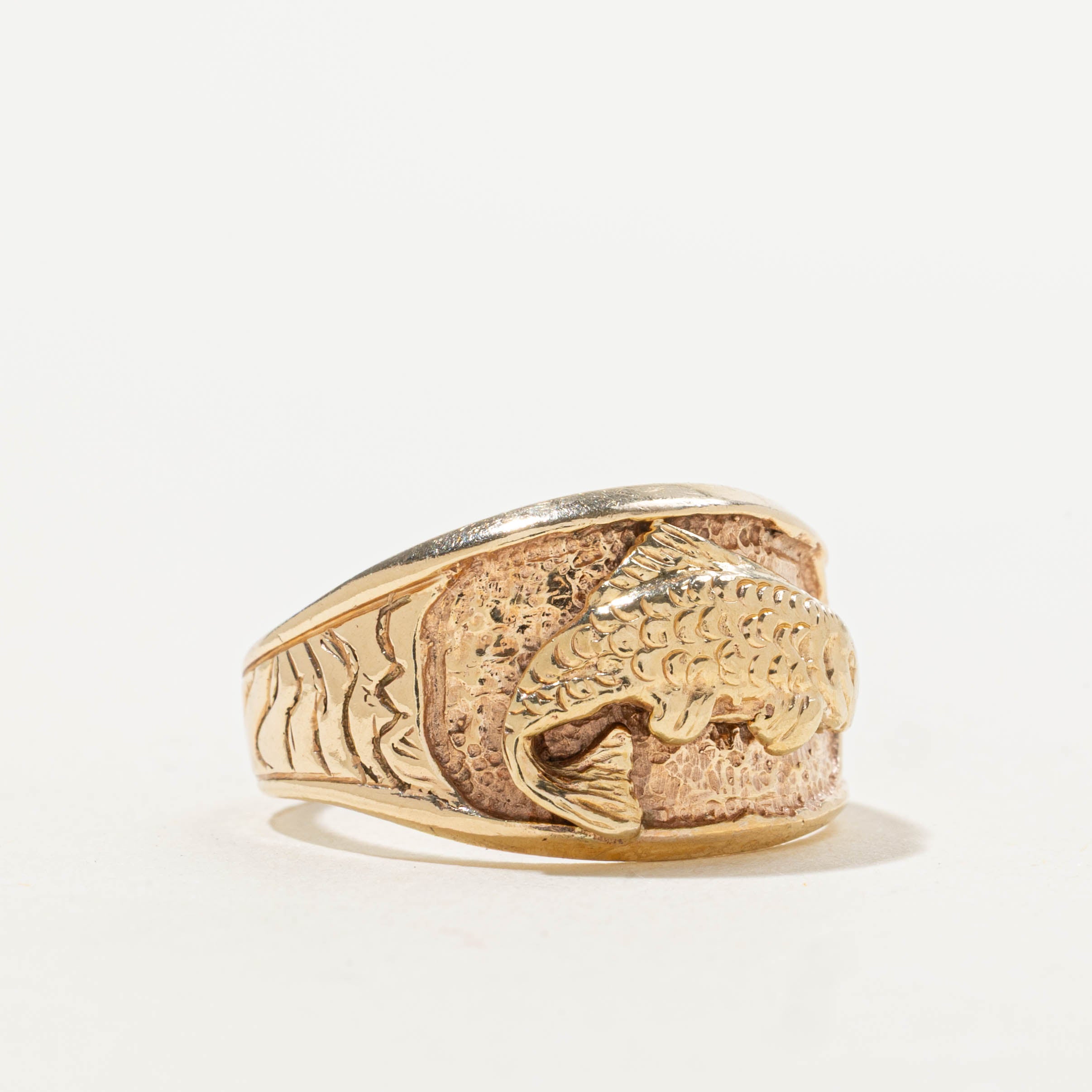 10k Yellow Gold Fish Hammered Dome Ring | SZ 6.75