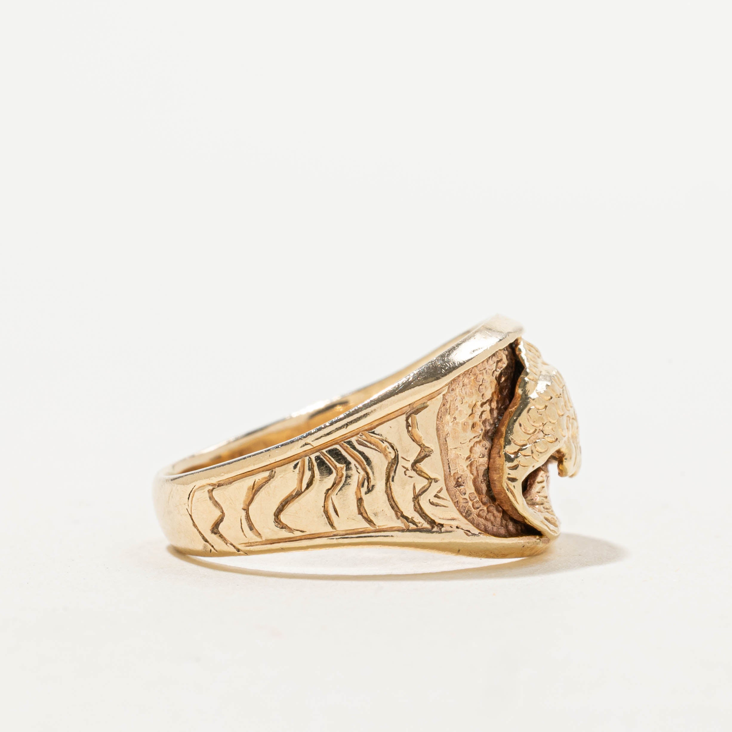 10k Yellow Gold Fish Hammered Dome Ring | SZ 6.75