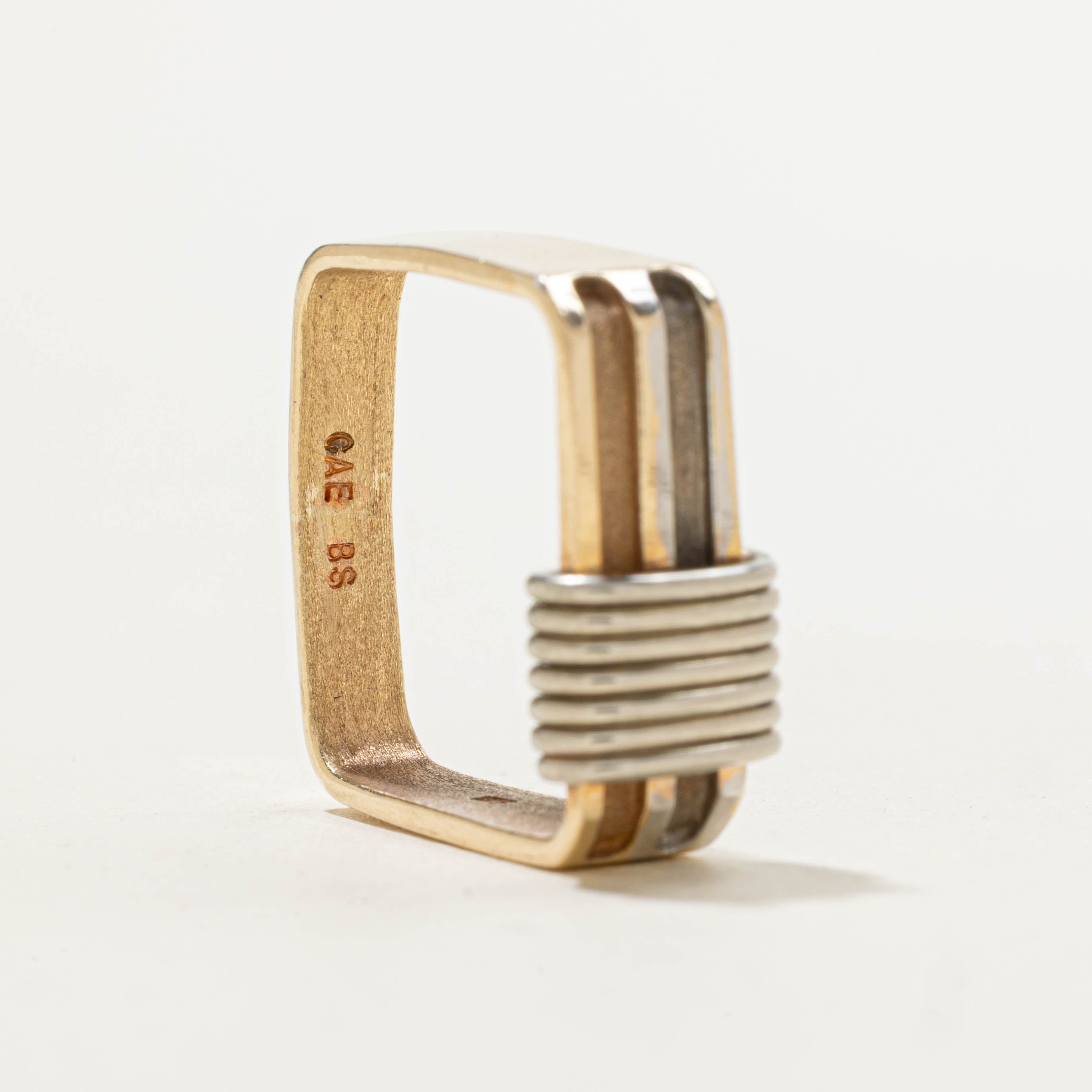 12k Two Tone Geometric Grooved Ring | SZ 8