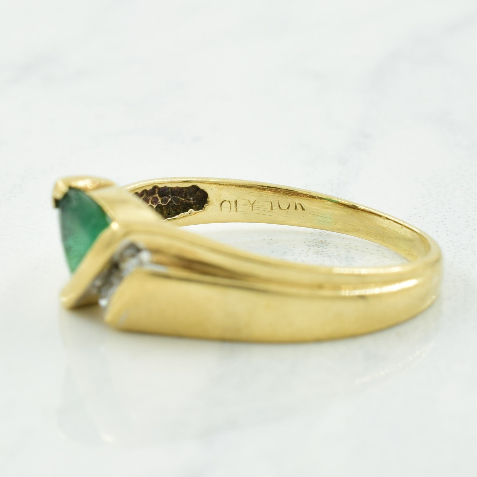 Emerald & Diamond Ring | 0.30ct, 0.06ctw | SZ 6 |