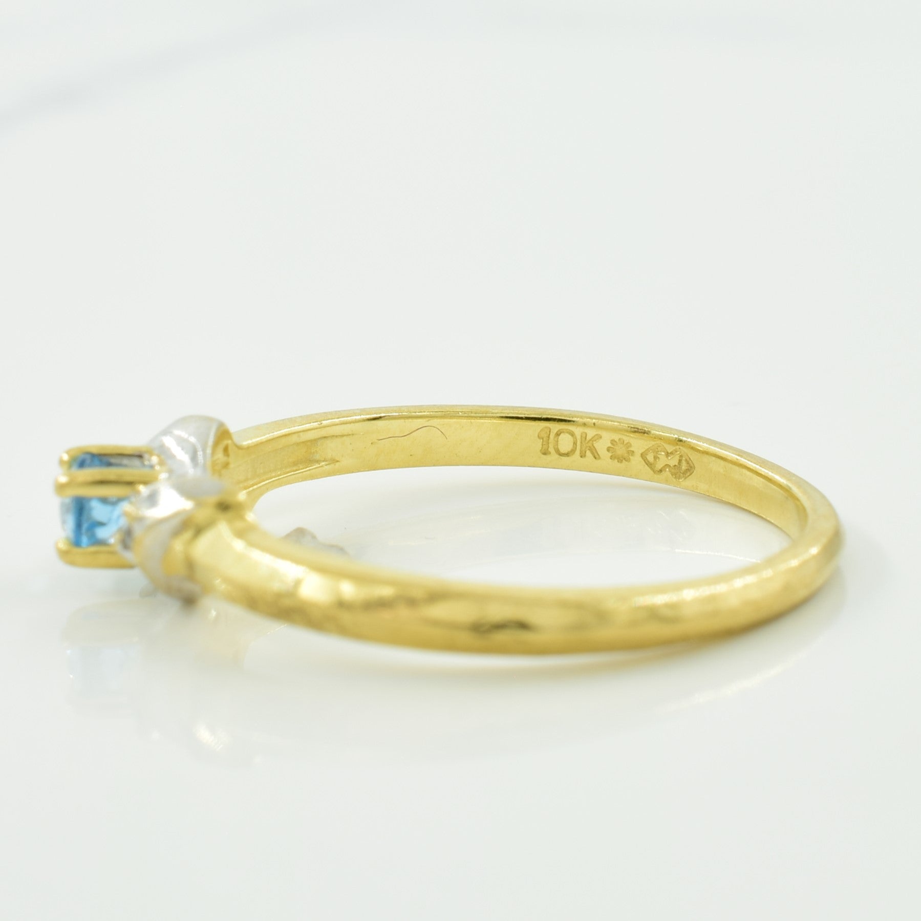 Bague en topaze bleue et diamants | 0,10 ct, 0,02 ct au total | Taille 6,5 | 