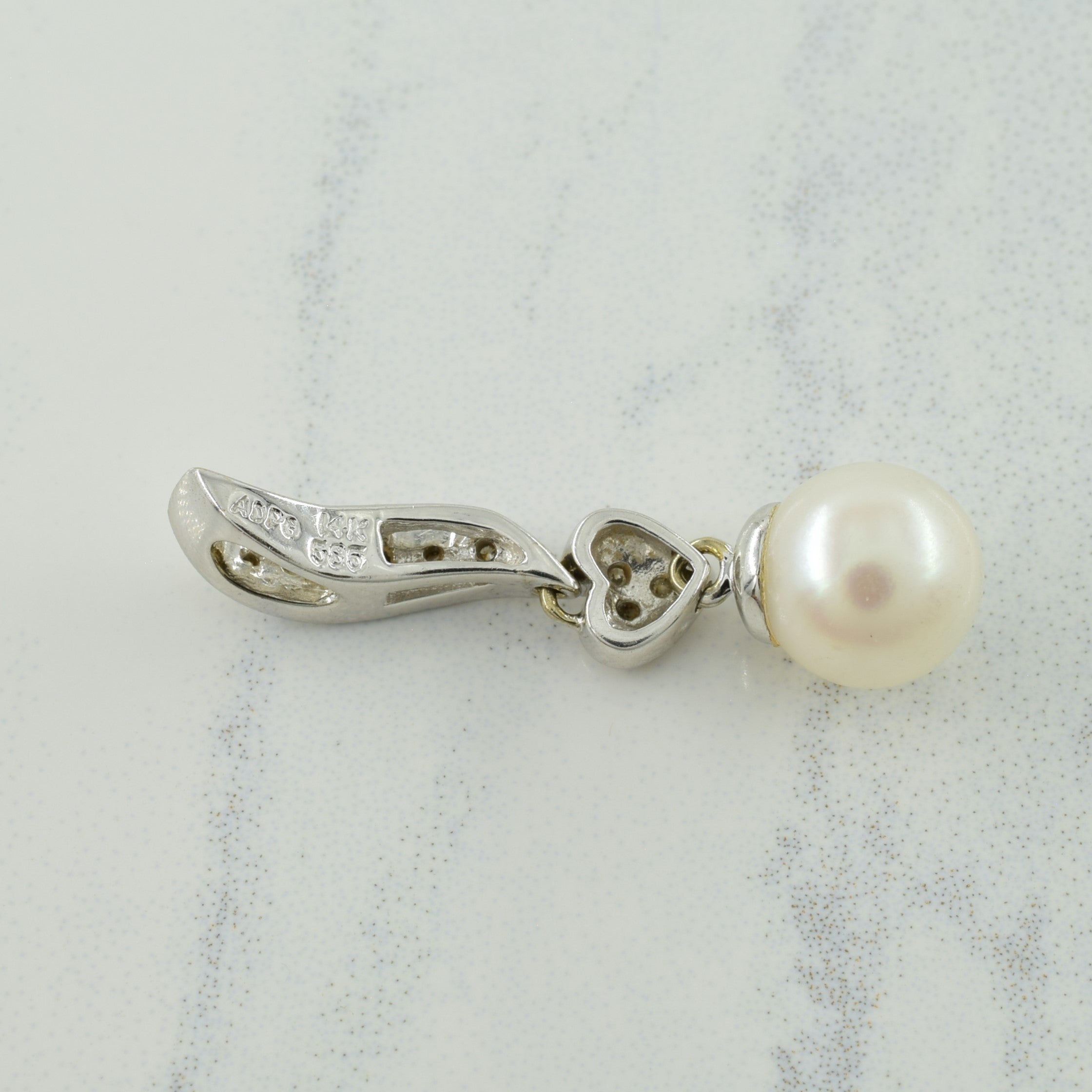 Pearl & Diamond Pendant & Earring Set | 6.70ctw, 0.25ctw |