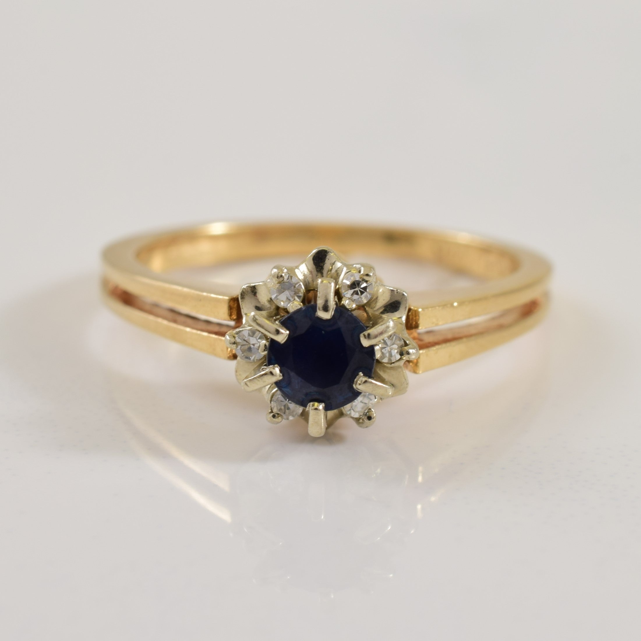 Bague halo saphir et diamants | 0,26 ct, 0,05 ct au total | Taille 5,75 | 