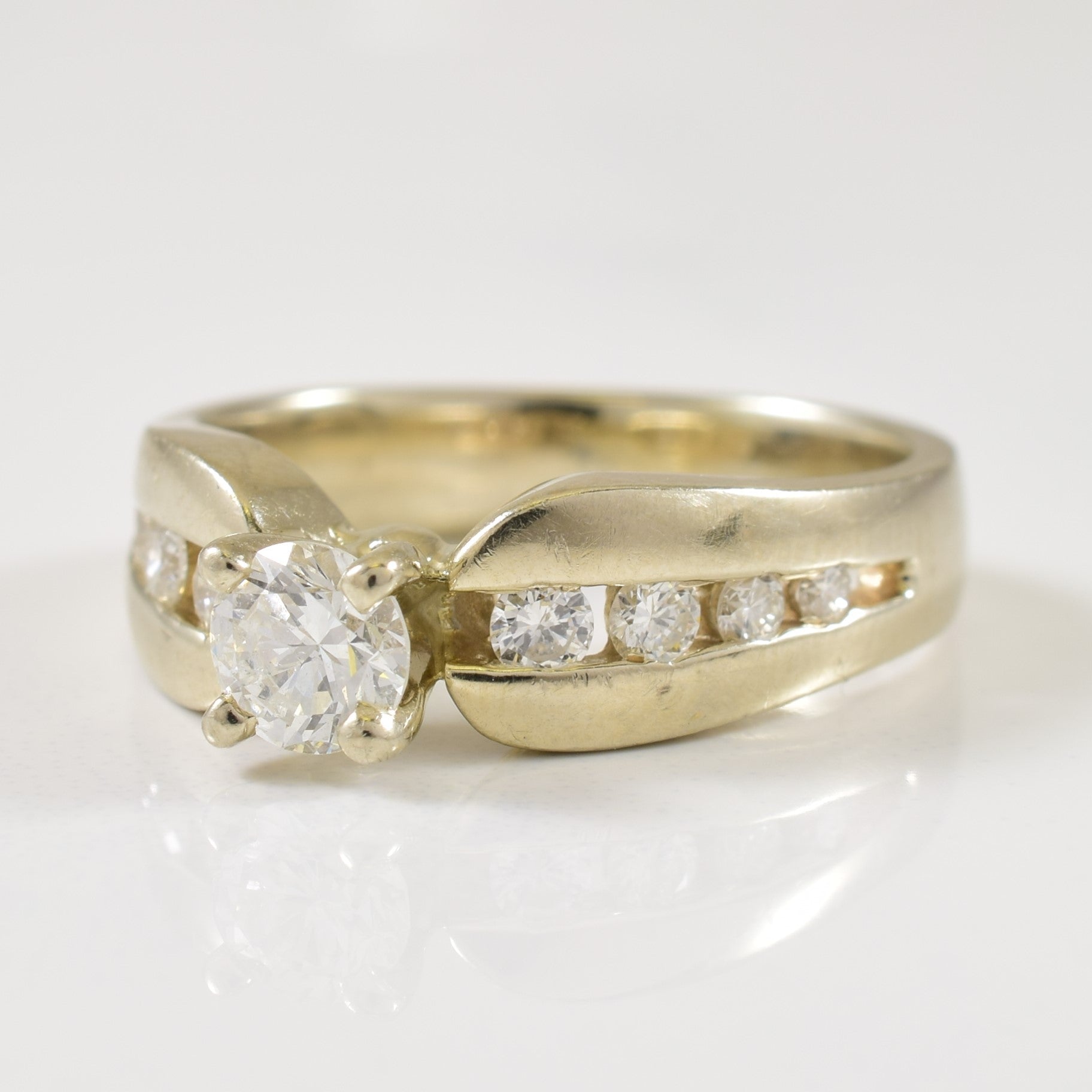 Tapered Diamond Ring | 0.61ctw | SZ 6.5 |
