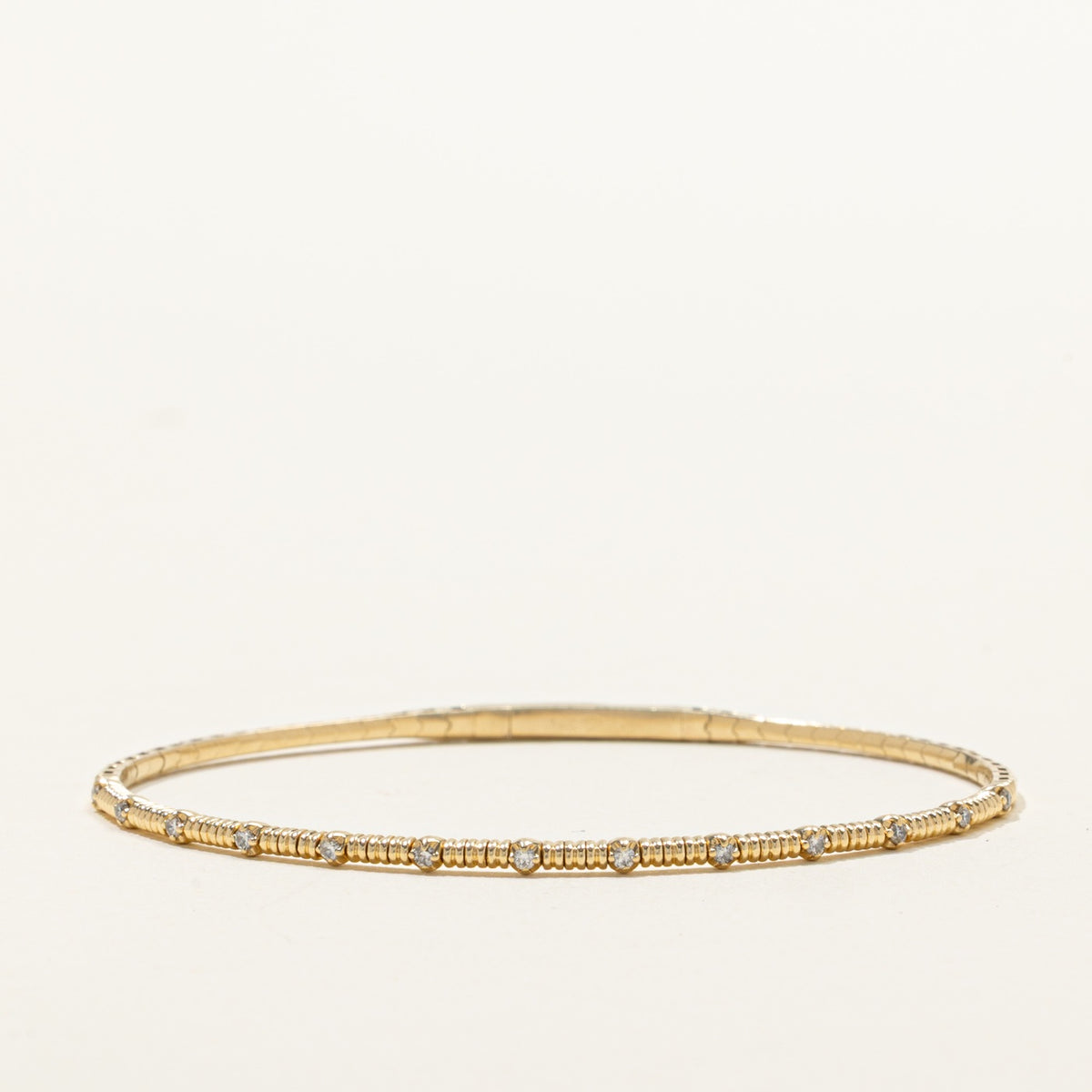 14k Scattered Diamond Grooved Bangle | 7.25"