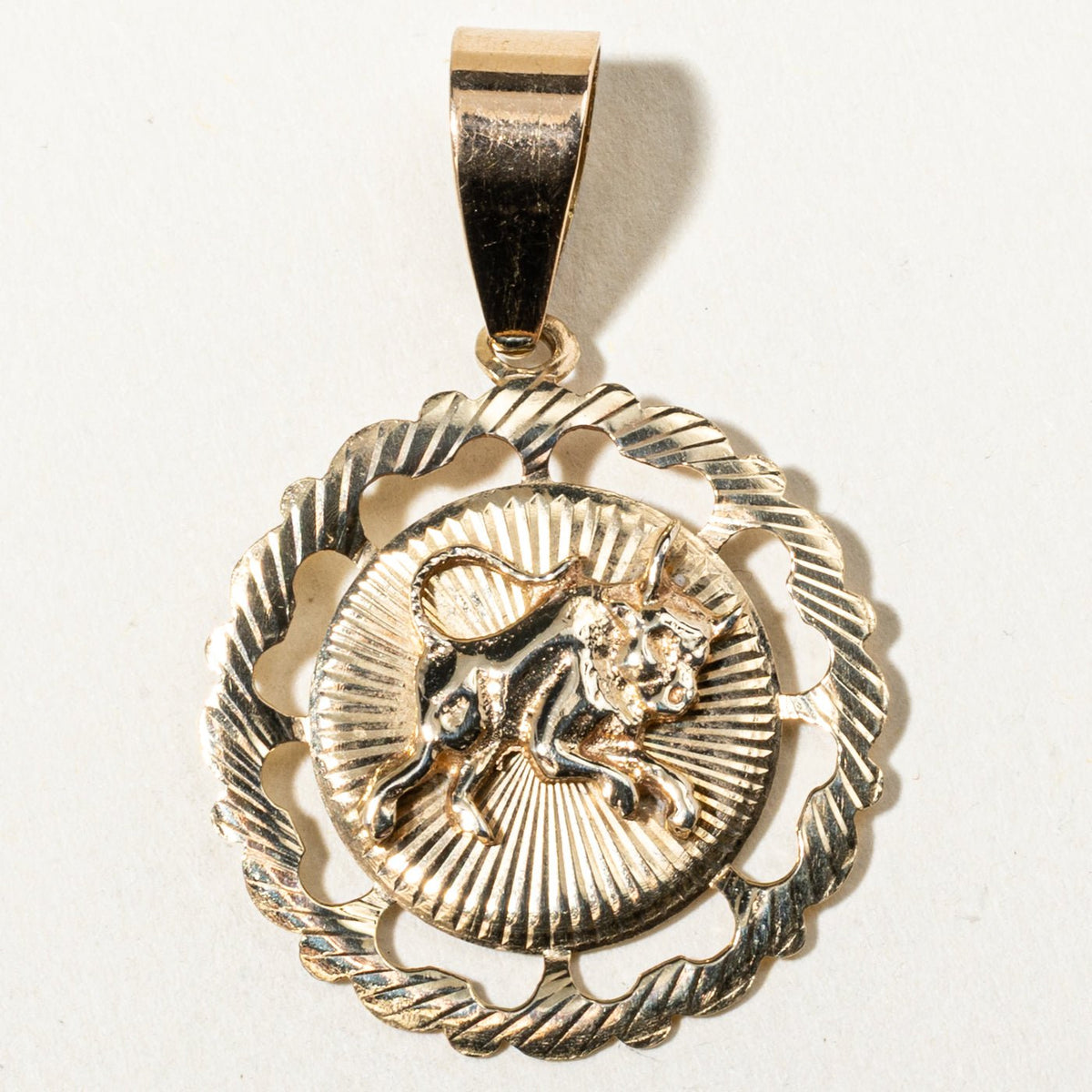 10k Yellow Gold Leo Zodiac Circle Pendant