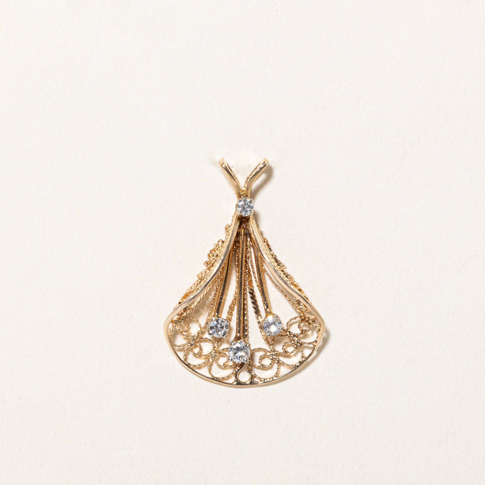 Pendentif éventail en volutes de diamants | 0,13 ct