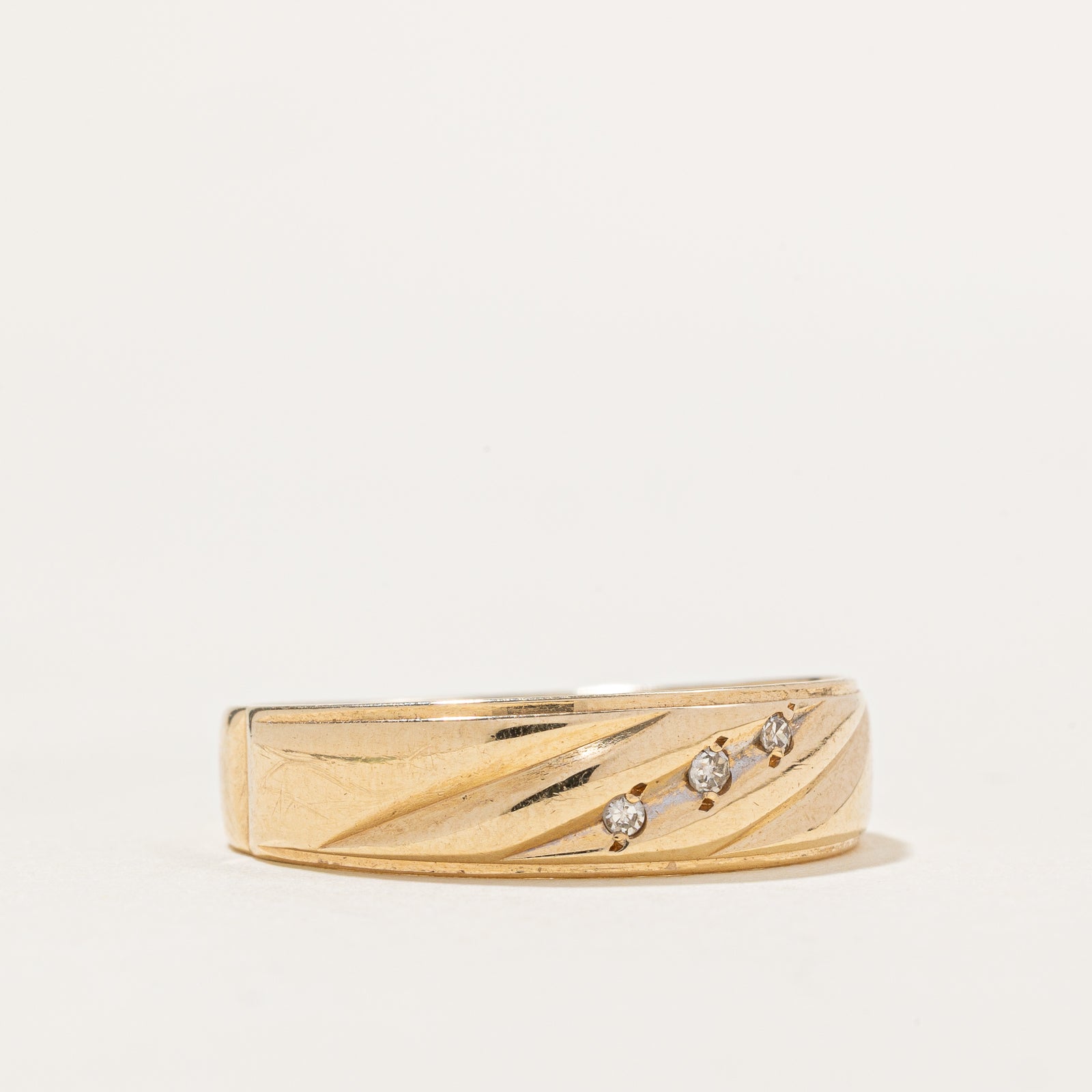 Bague sertie de diamants en diagonale | 0,015 ct | Taille 9