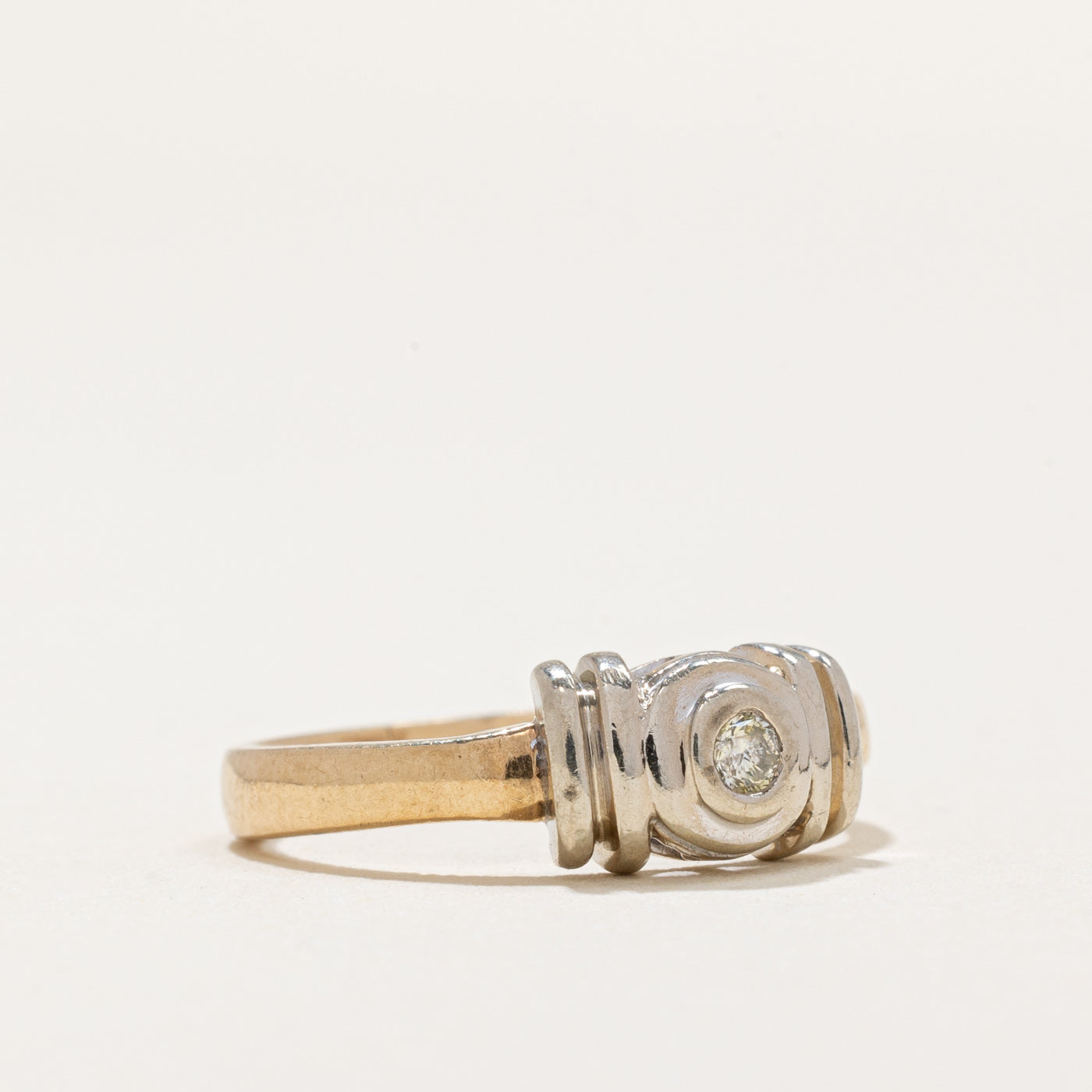 Bague en or bicolore sertie d'un diamant | 0,04 ct | Taille 4,5 | 