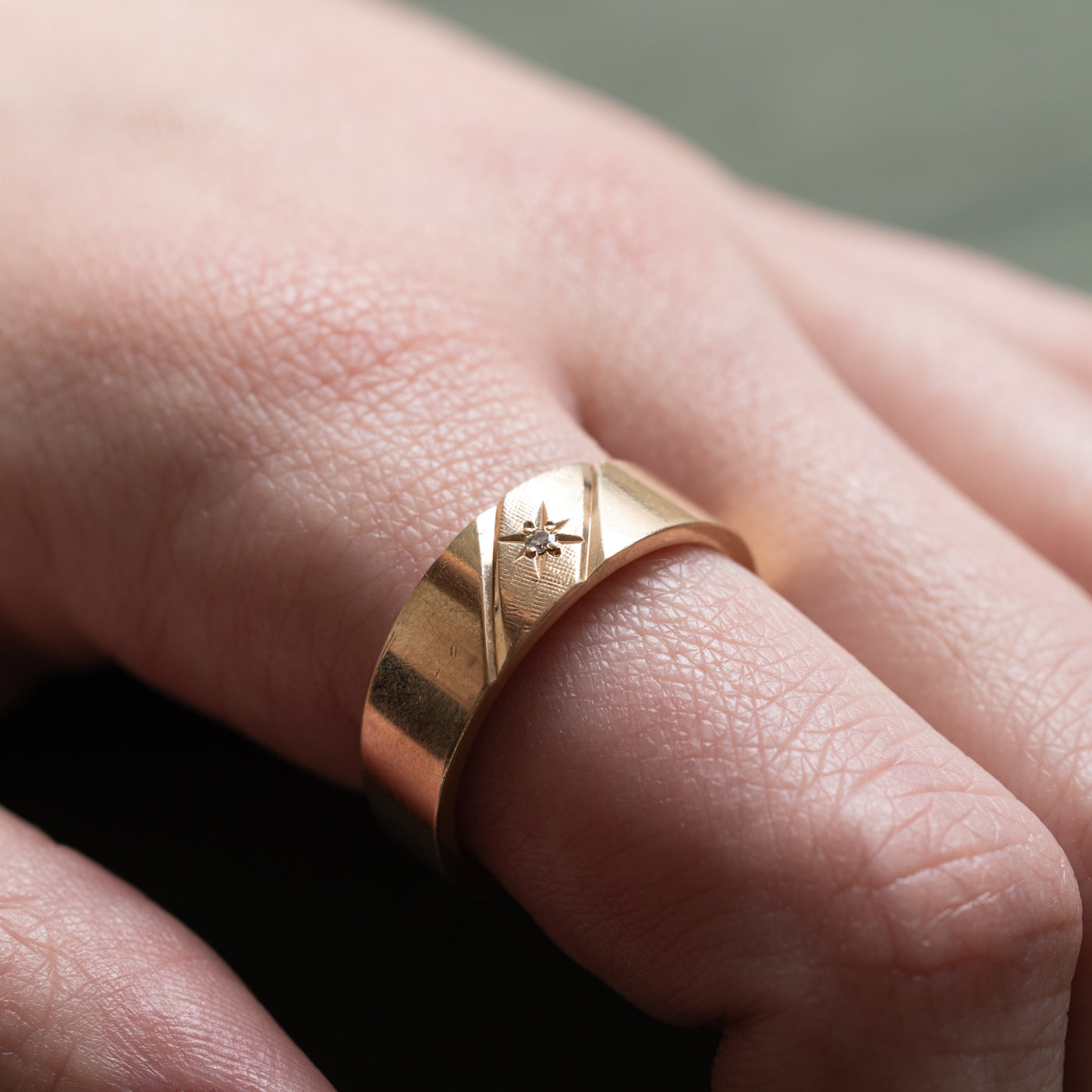 Star Set Diamond Grooved Band | 0.01ct | SZ 10