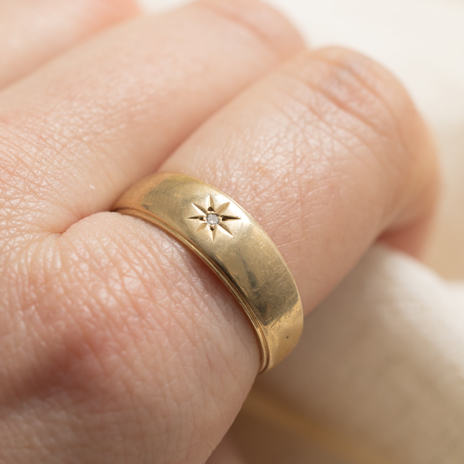 Bague sertie de diamants en forme d'étoile | 0,006 ct | Taille 9,75