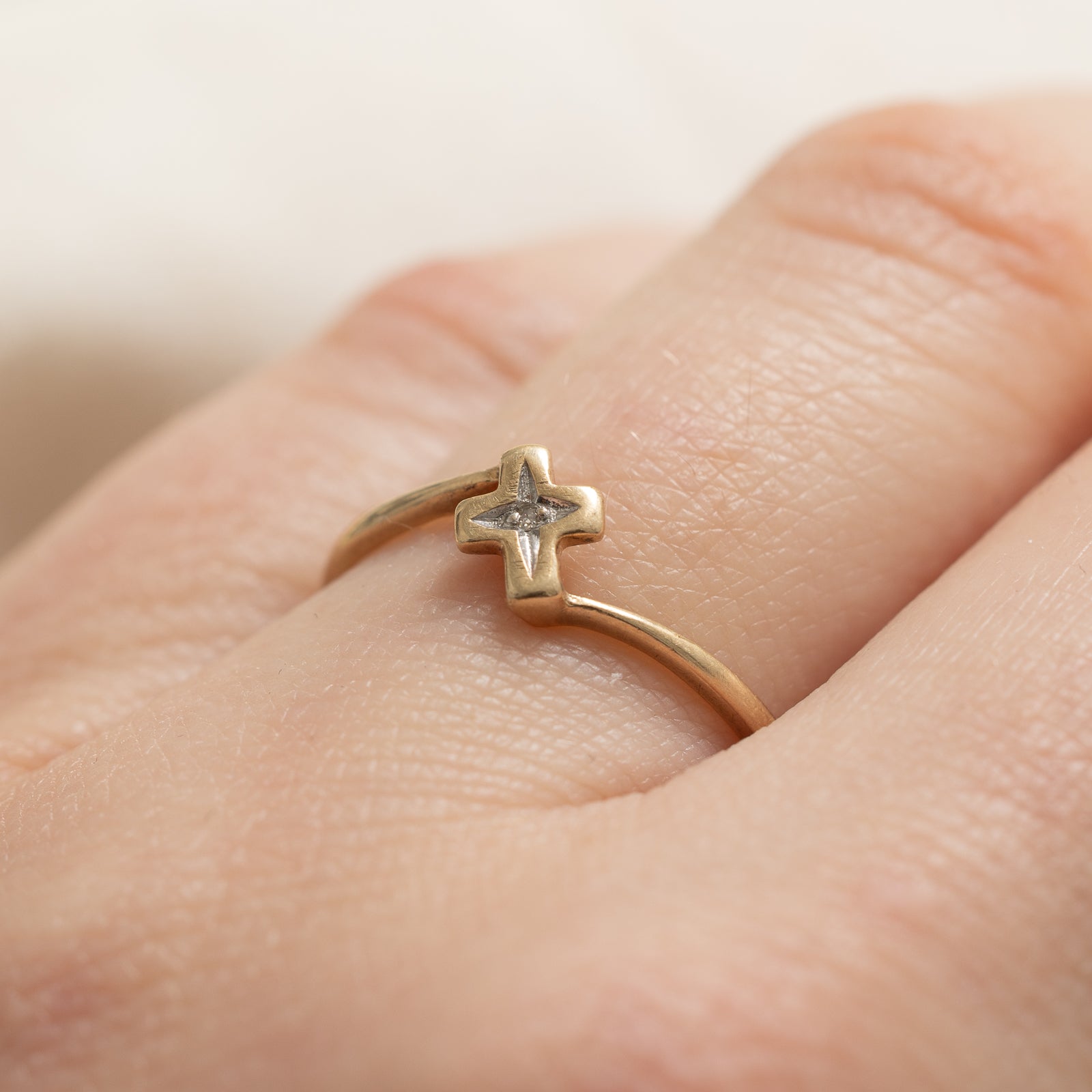 Bague croix sertie de diamants | 0,002 ct | Taille 6,25