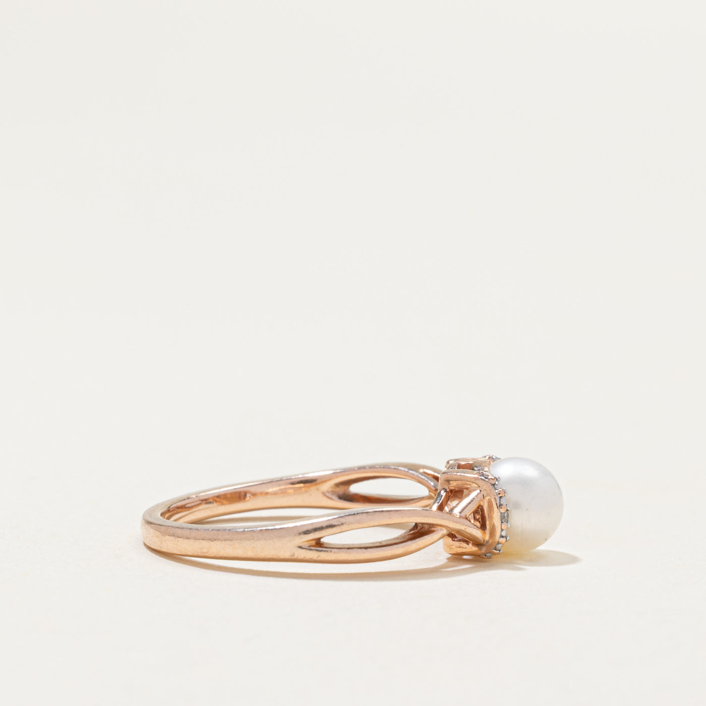10k Pearl & Diamond Twisted Ring | 0.01ctw | SZ 7