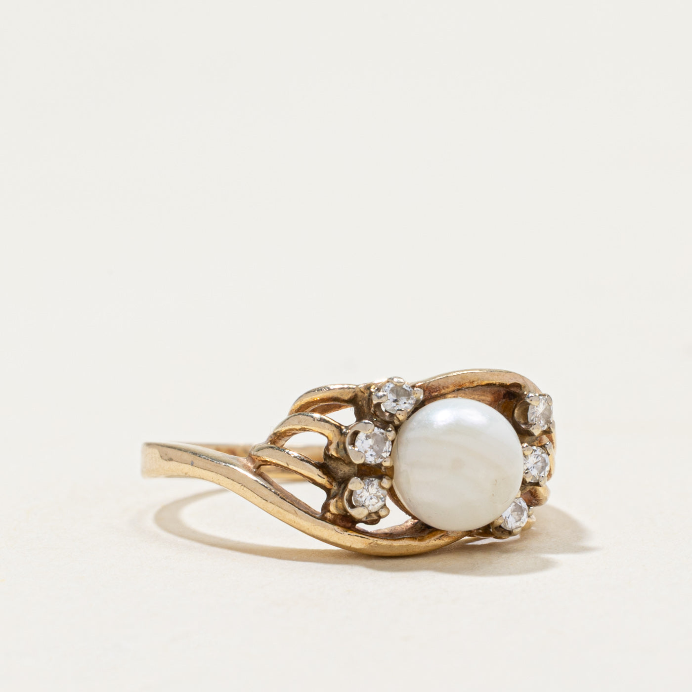 Pearl & Diamond Openwork Ring | 0.12ctw | SZ 6