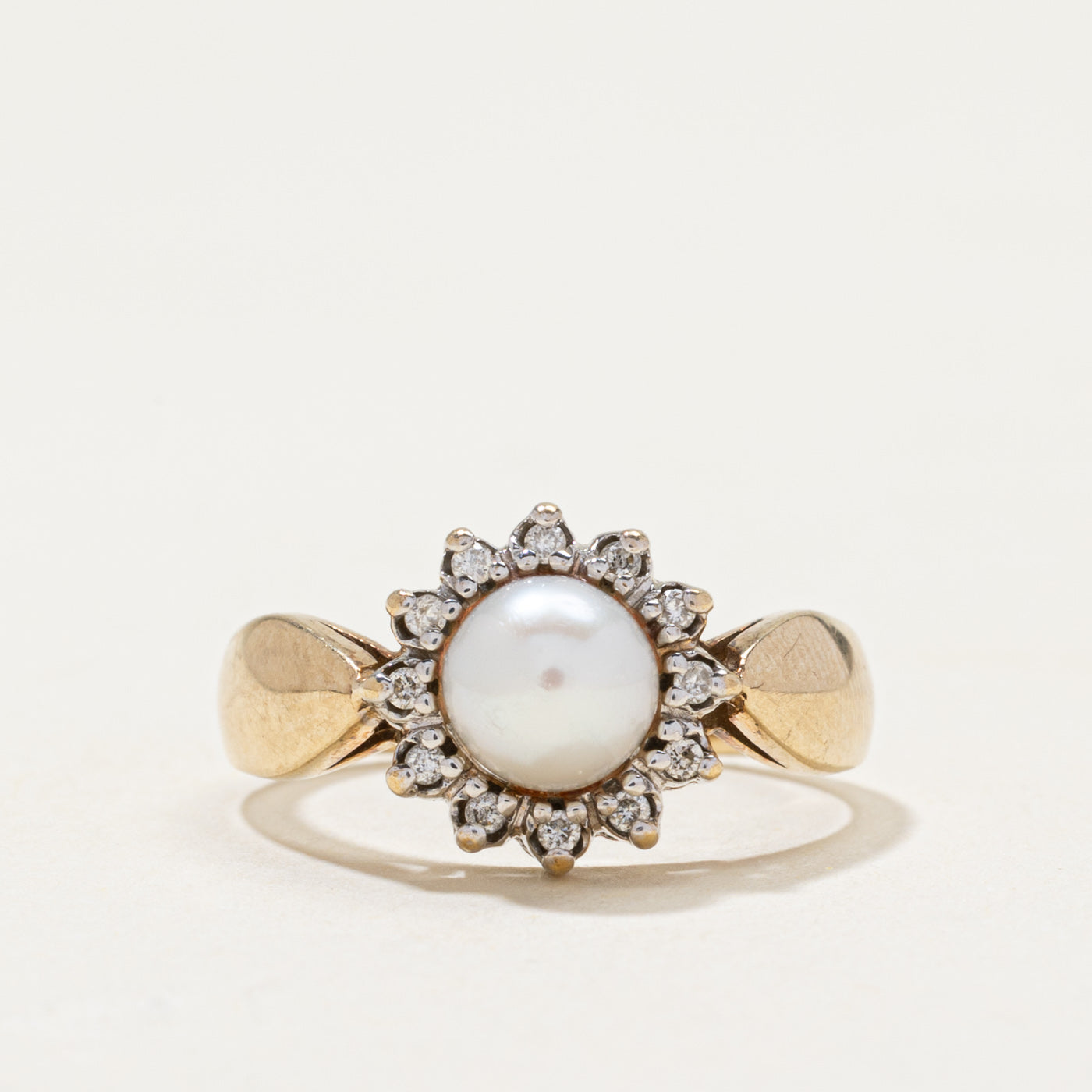 Pearl & Diamond Daisy Ring | 0.12ctw | SZ 6.25