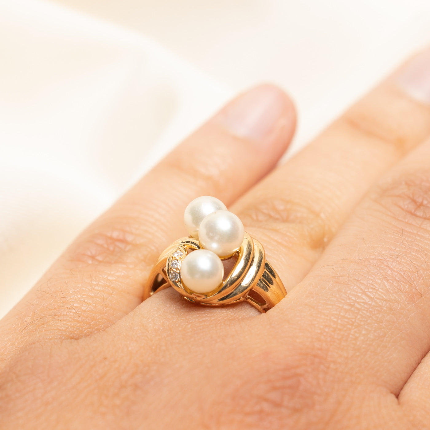 14k Three Stone Pearl & Diamond Cocktail Ring | 0.03ctw | SZ 6.25