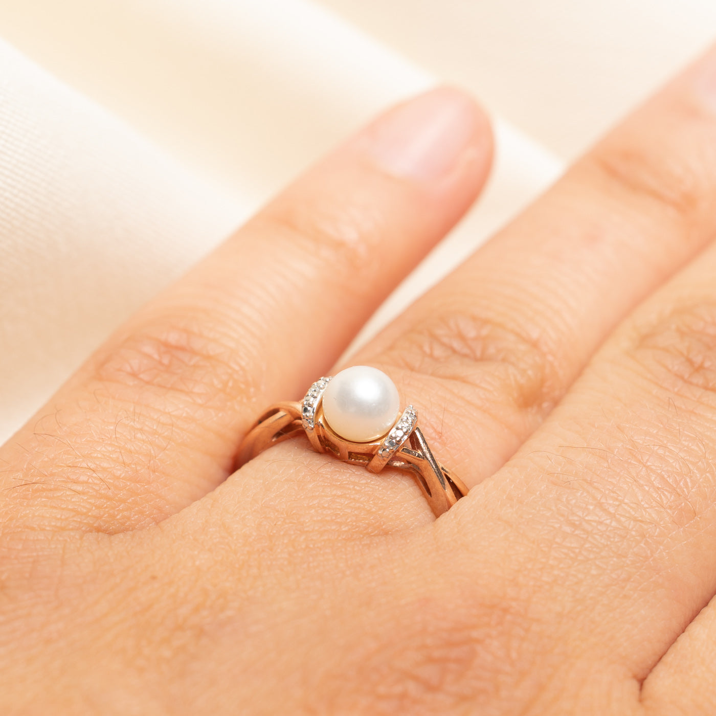 10k Pearl & Diamond Twisted Ring | 0.01ctw | SZ 7