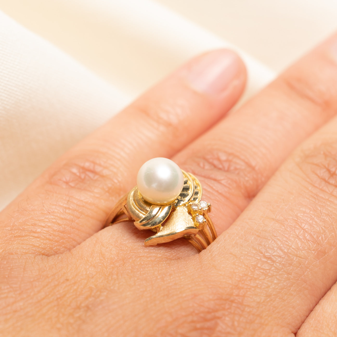 14k Pearl & Diamond Grooved Cocktail Ring | 0.04ctw | SZ 6.5