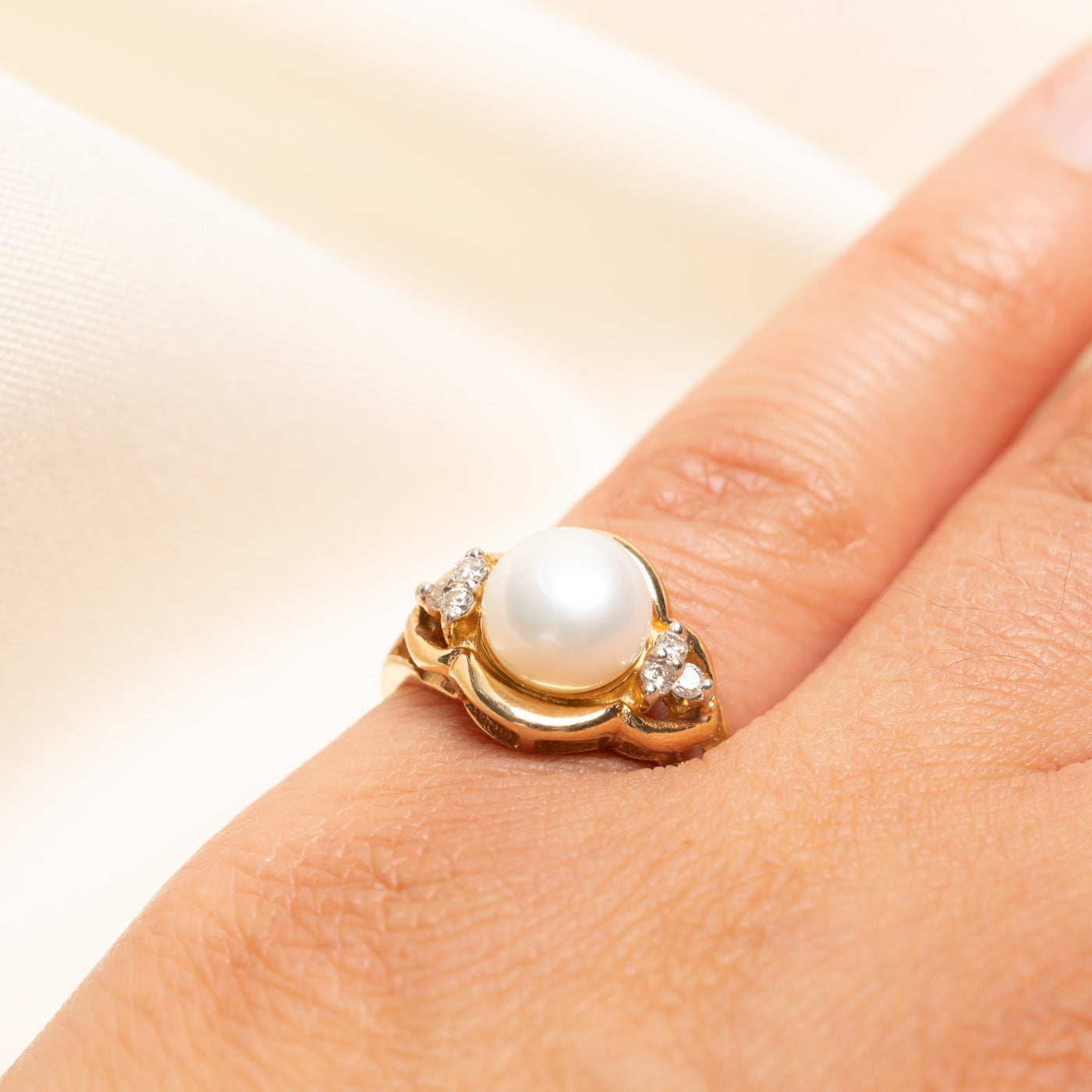 10k Pearl & Diamond Accented Ring | 0.15ctw | SZ 6