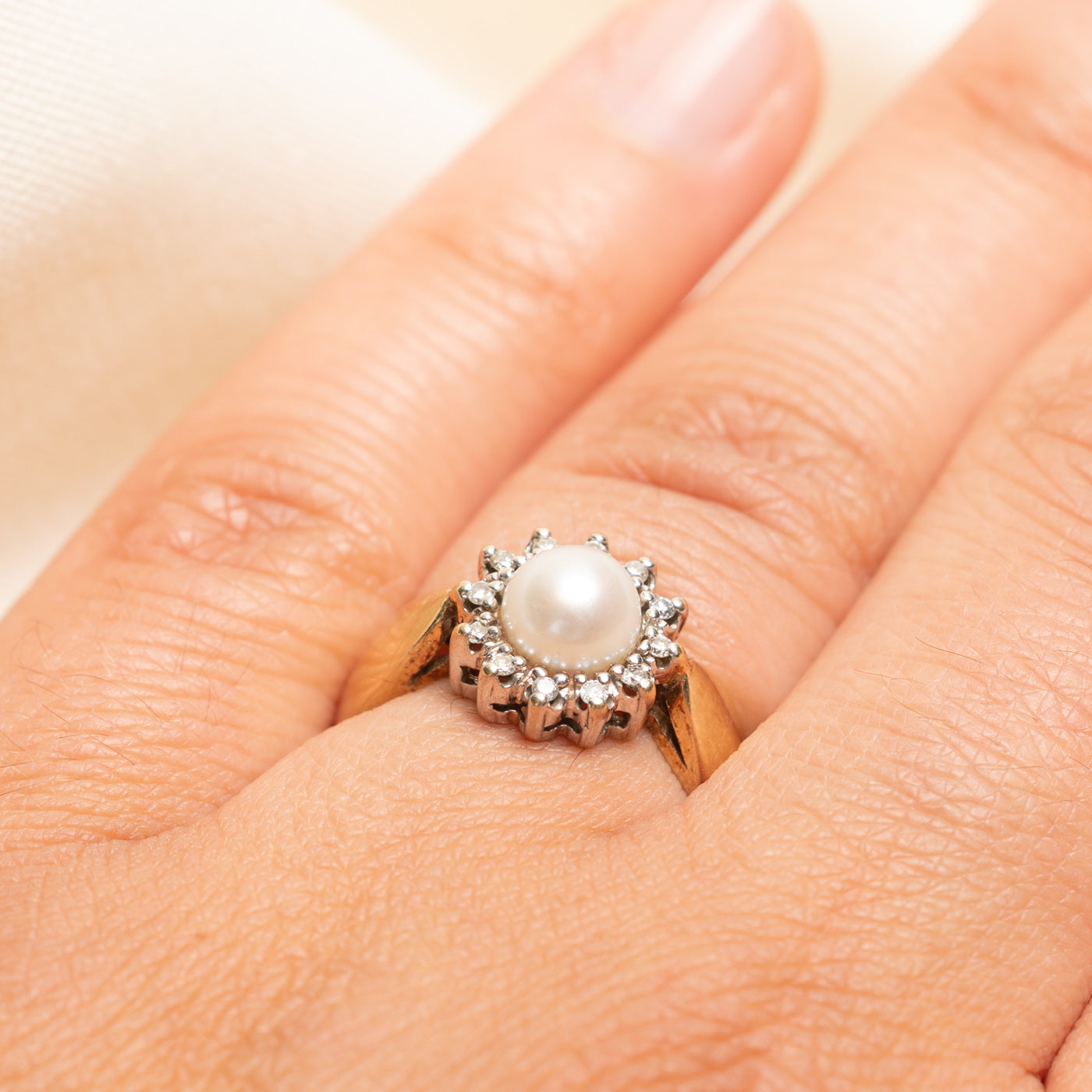 Pearl & Diamond Daisy Ring | 0.12ctw | SZ 6.25