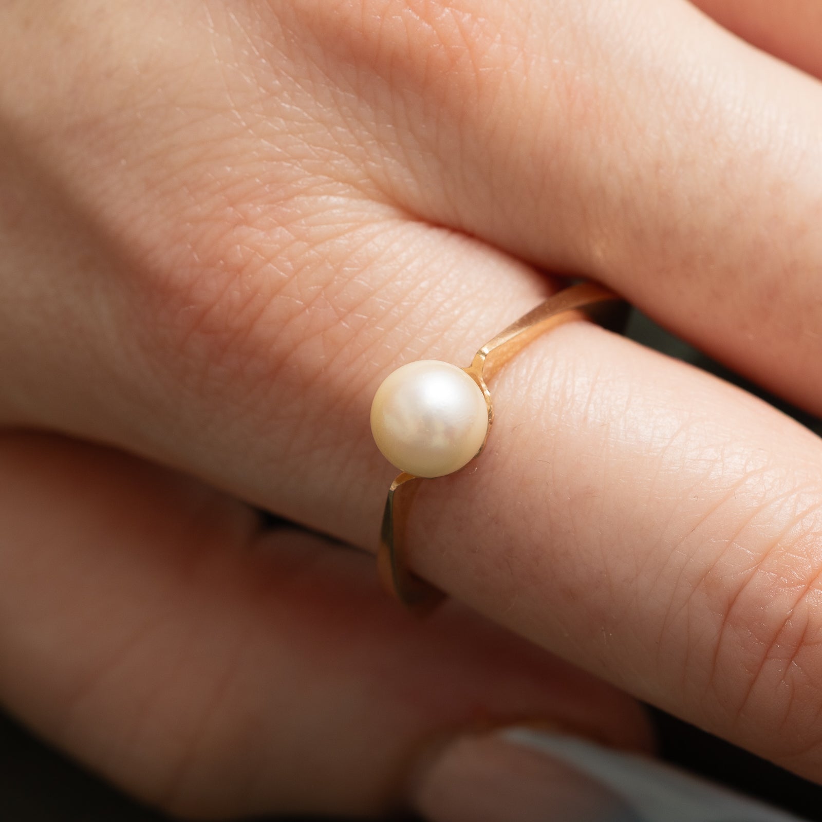 Solitaire Pearl Euro Shank Ring | SZ 9.5