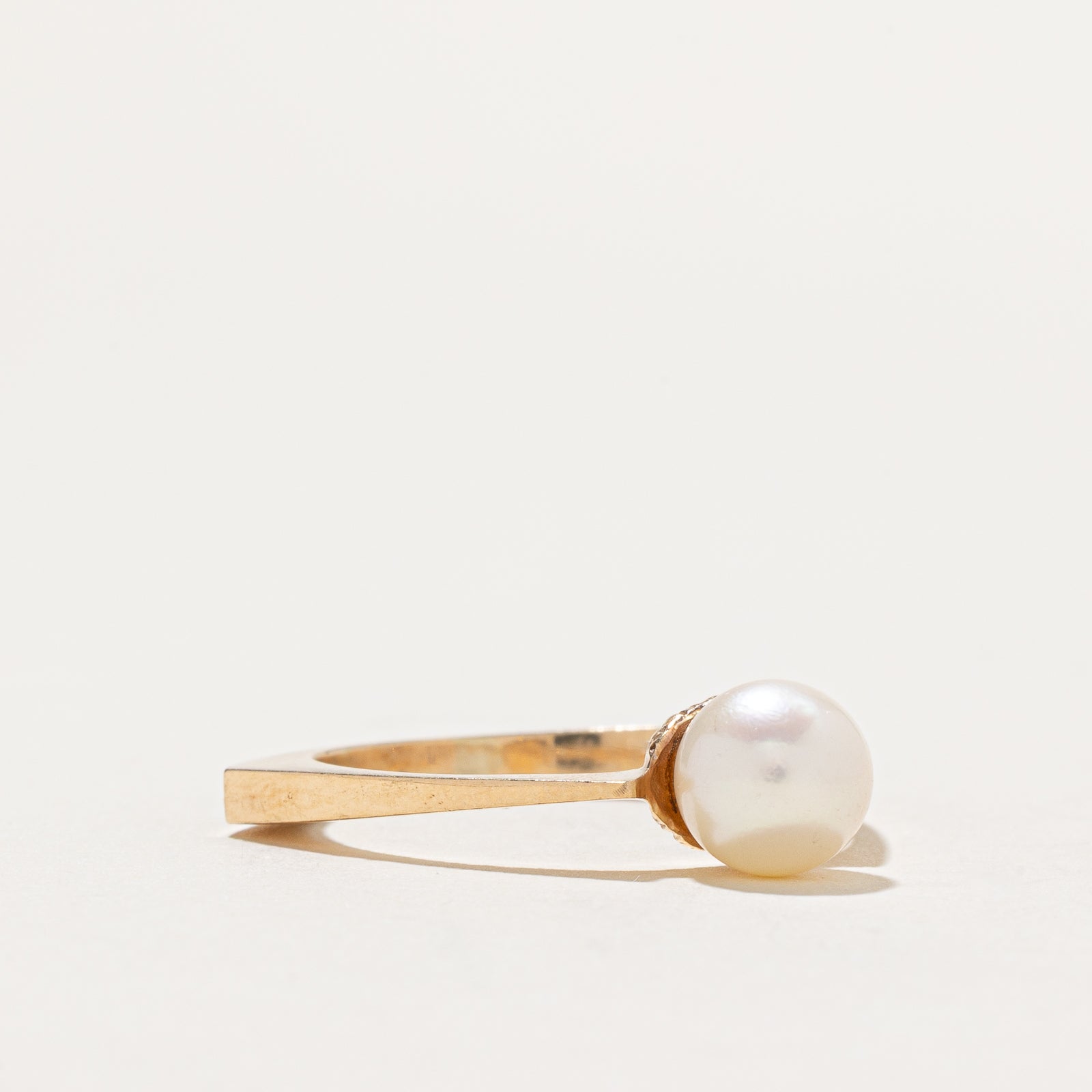 Solitaire Pearl Euro Shank Ring | SZ 9.5