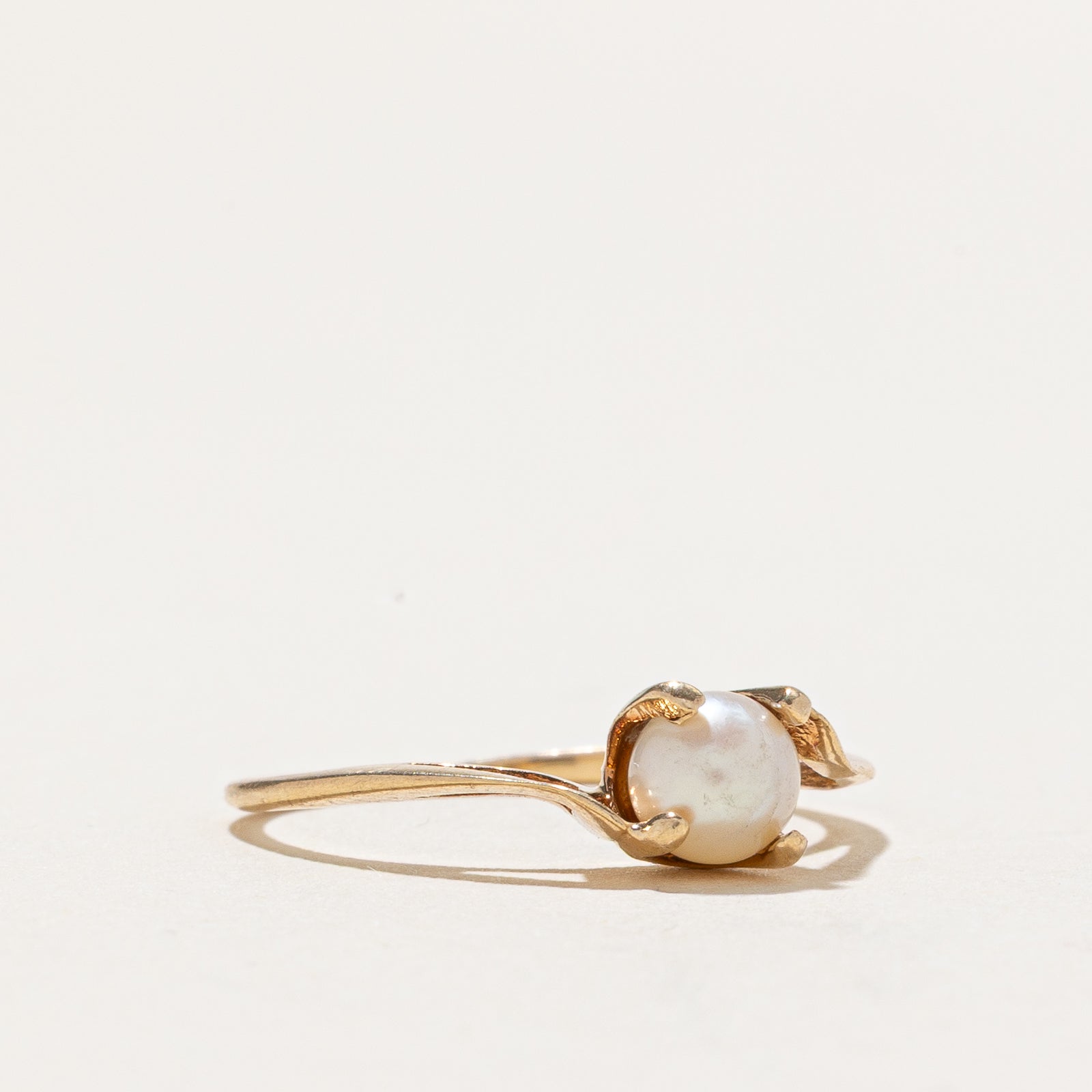 Solitaire Pearl Bypass Ring | SZ 4