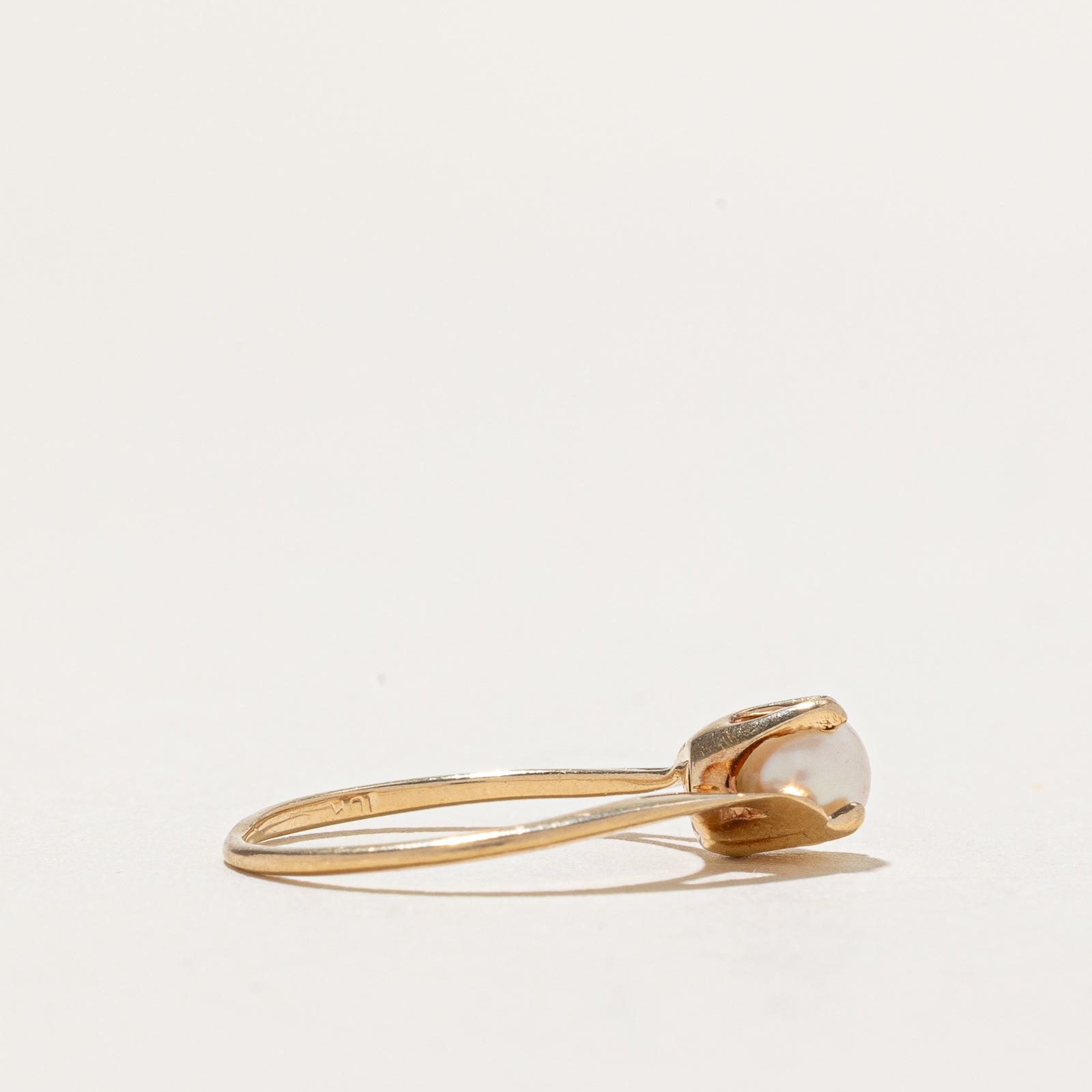Solitaire Pearl Bypass Ring | SZ 4