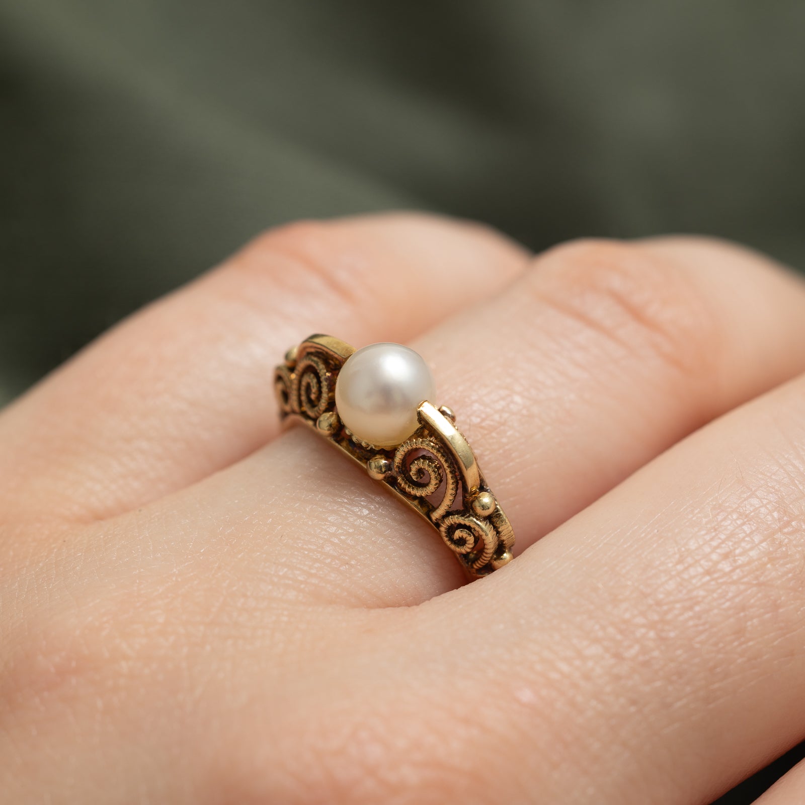 Solitaire Pearl Scrollwork Ring | SZ 7