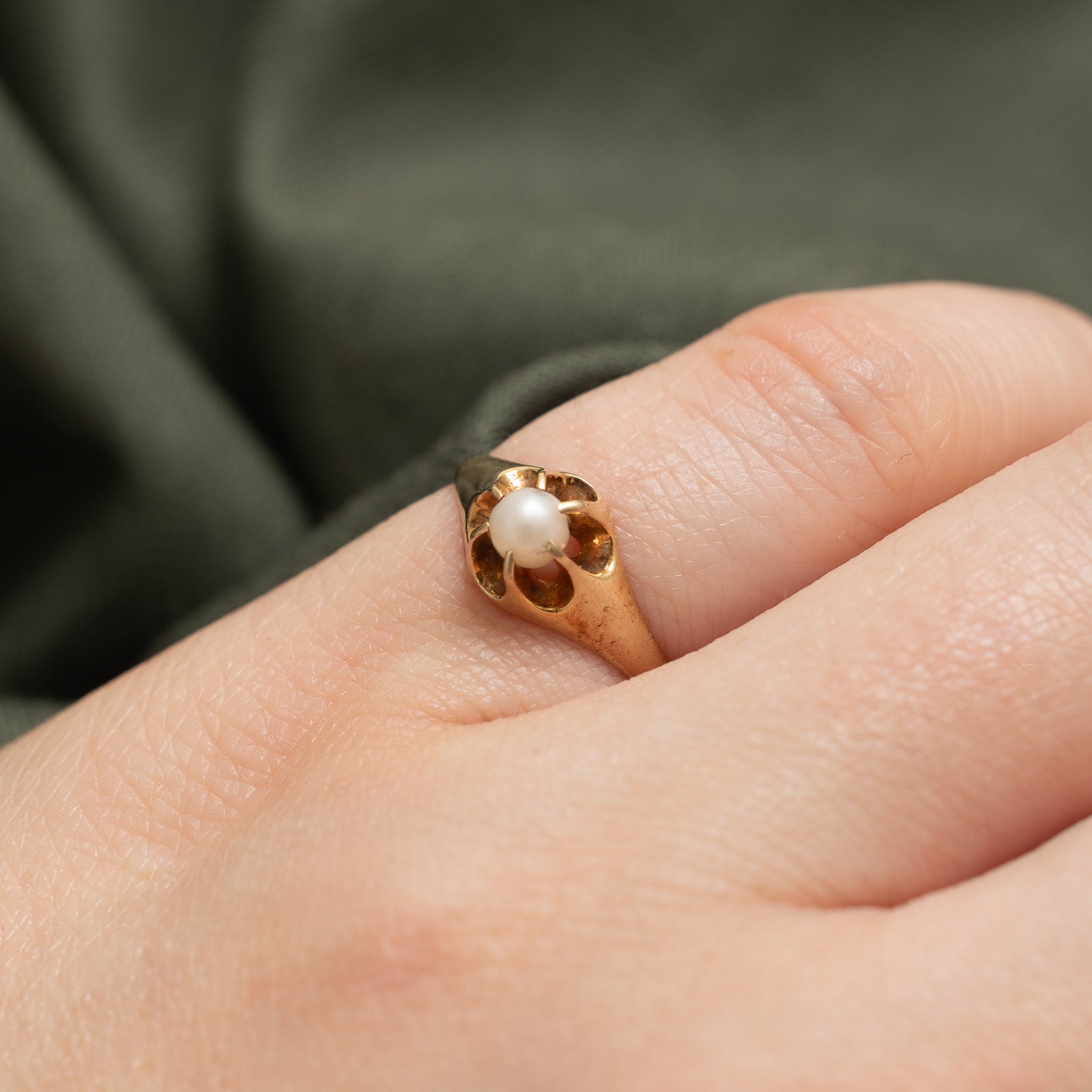 Belcher Set Solitaire Pearl Ring | SZ 4.25