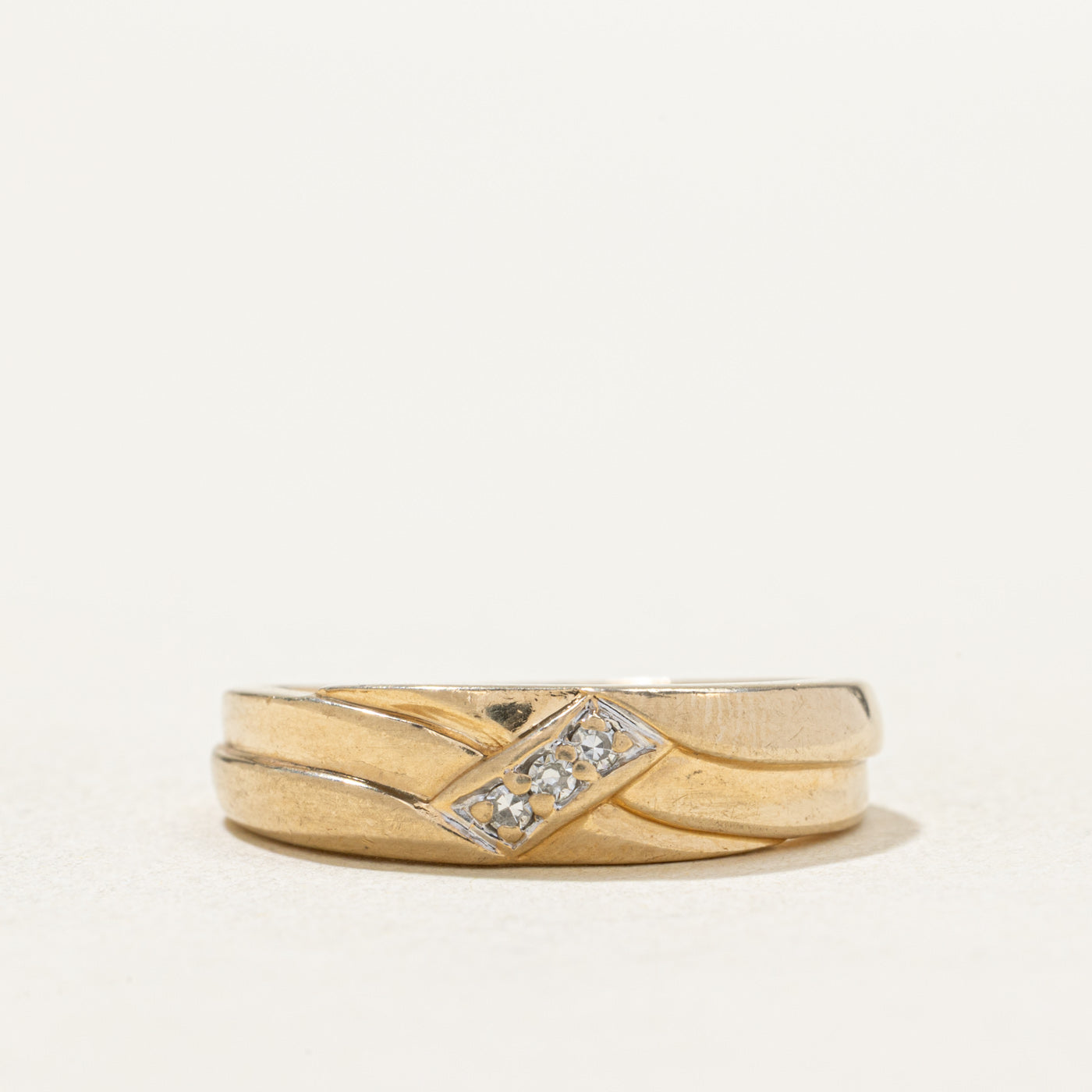 10K Diagonal Diamond Grooved Band | 0.03ctw | SZ 6.25