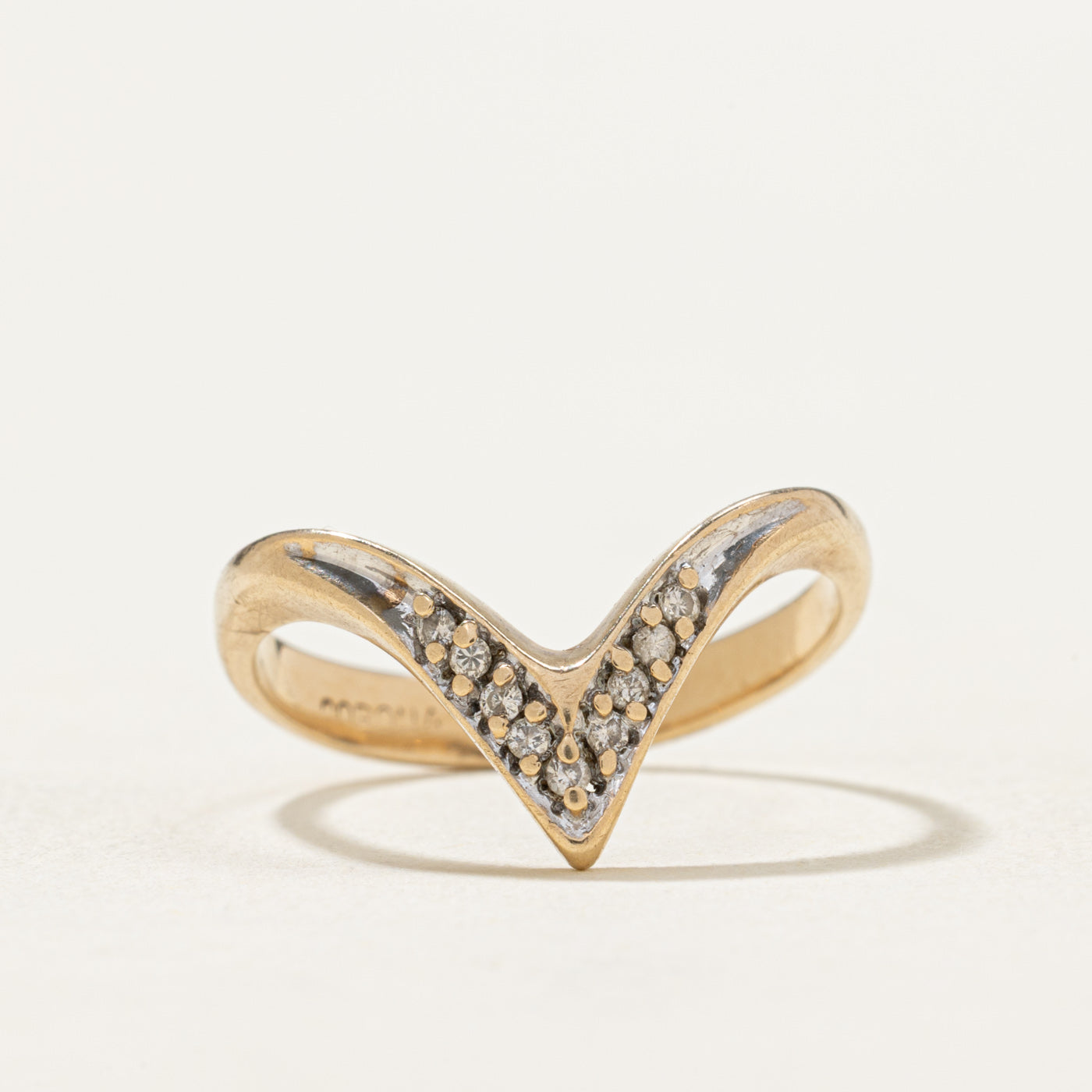 10K Diamond Chevron Ring | 0.05ctw | SZ 7
