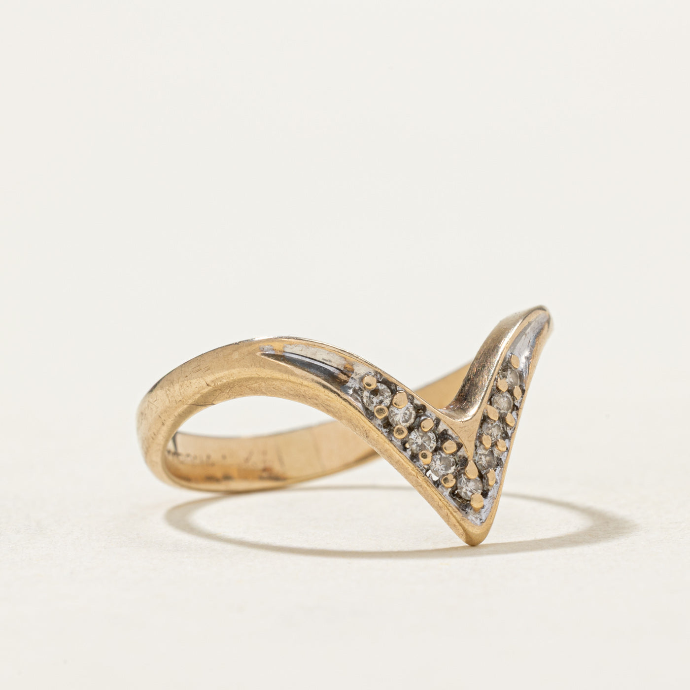 10K Diamond Chevron Ring | 0.05ctw | SZ 7
