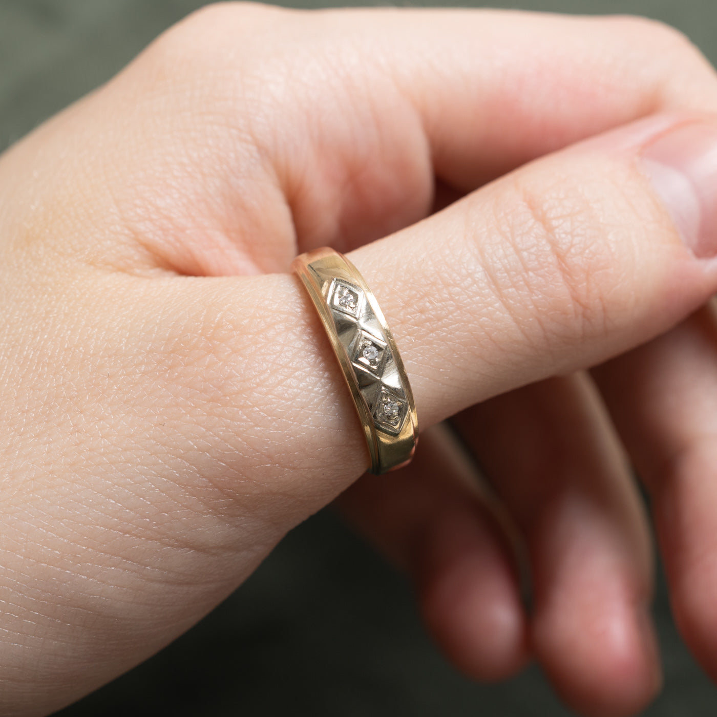 10K Three Stone Diamond Rhombus Pattern Ring | 0.015ctw | SZ 9.5