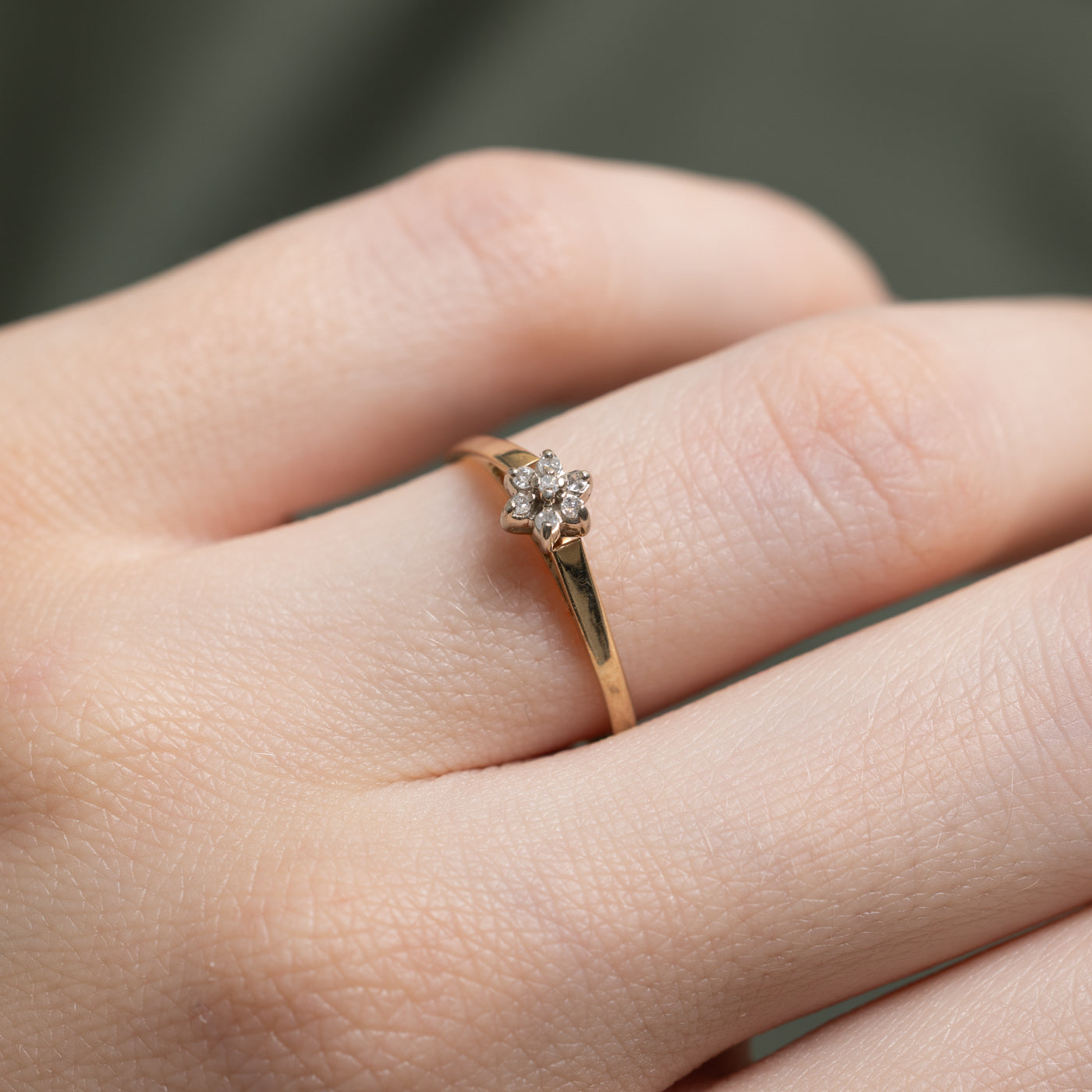 10K Diamond Petal Petite Ring | 0.03ctw | SZ 6.25