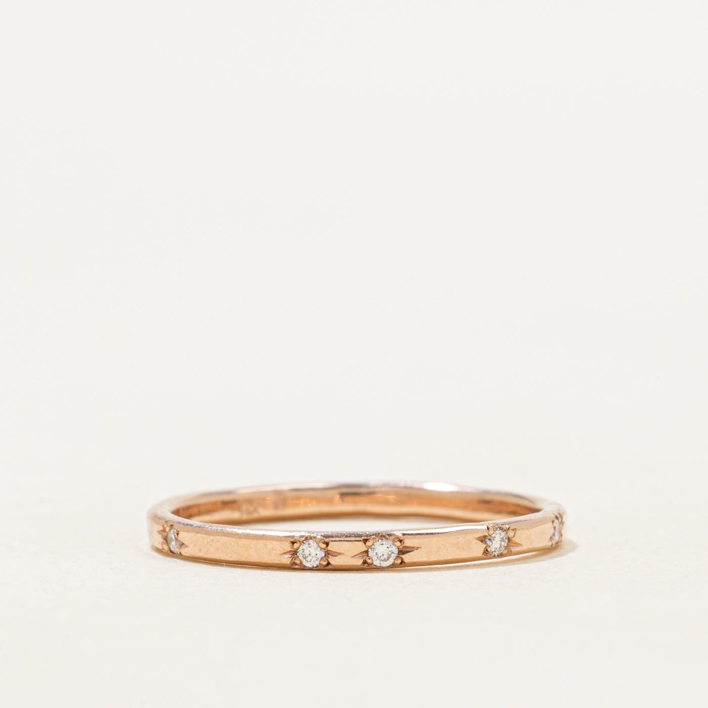 Bague fine en or rose sertie de diamants dispersés | 1,75 mm | Taille 7