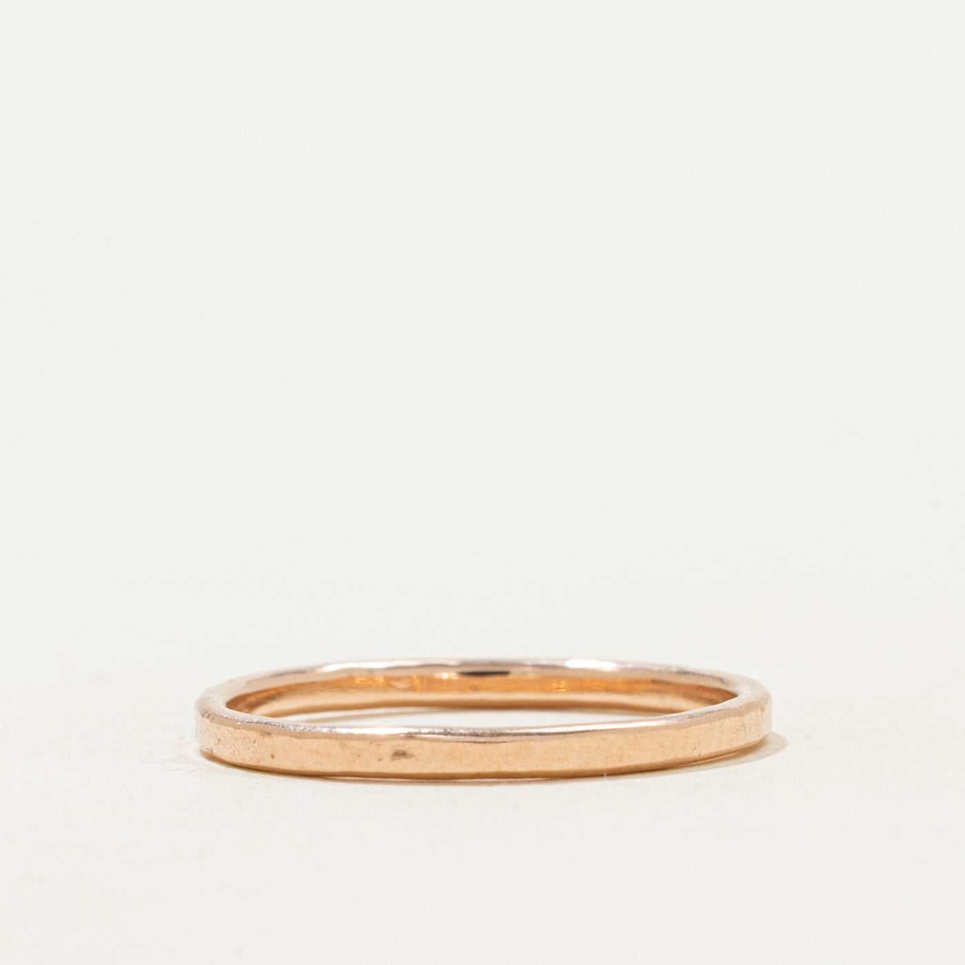 Bague fine en or rose sertie de diamants dispersés | 1,75 mm | Taille 7