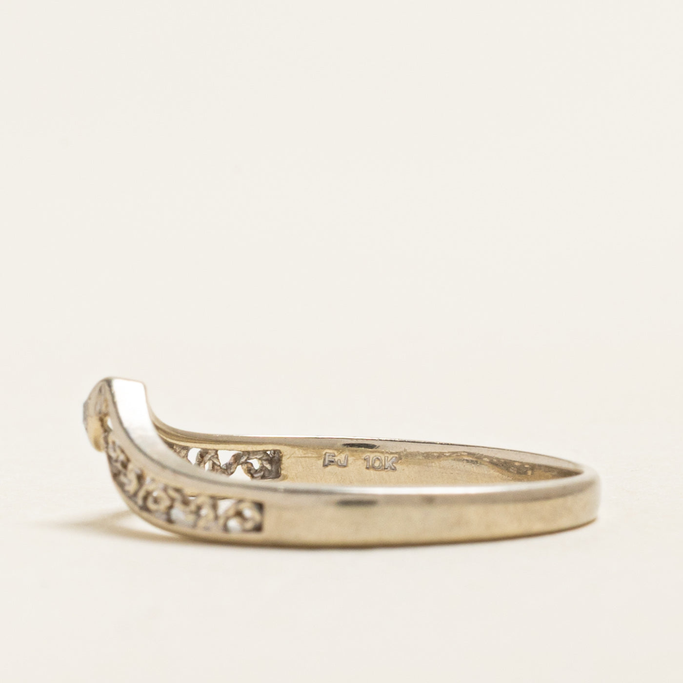 Diamond Openwork Chevron Ring | 0.01ct | SZ 6