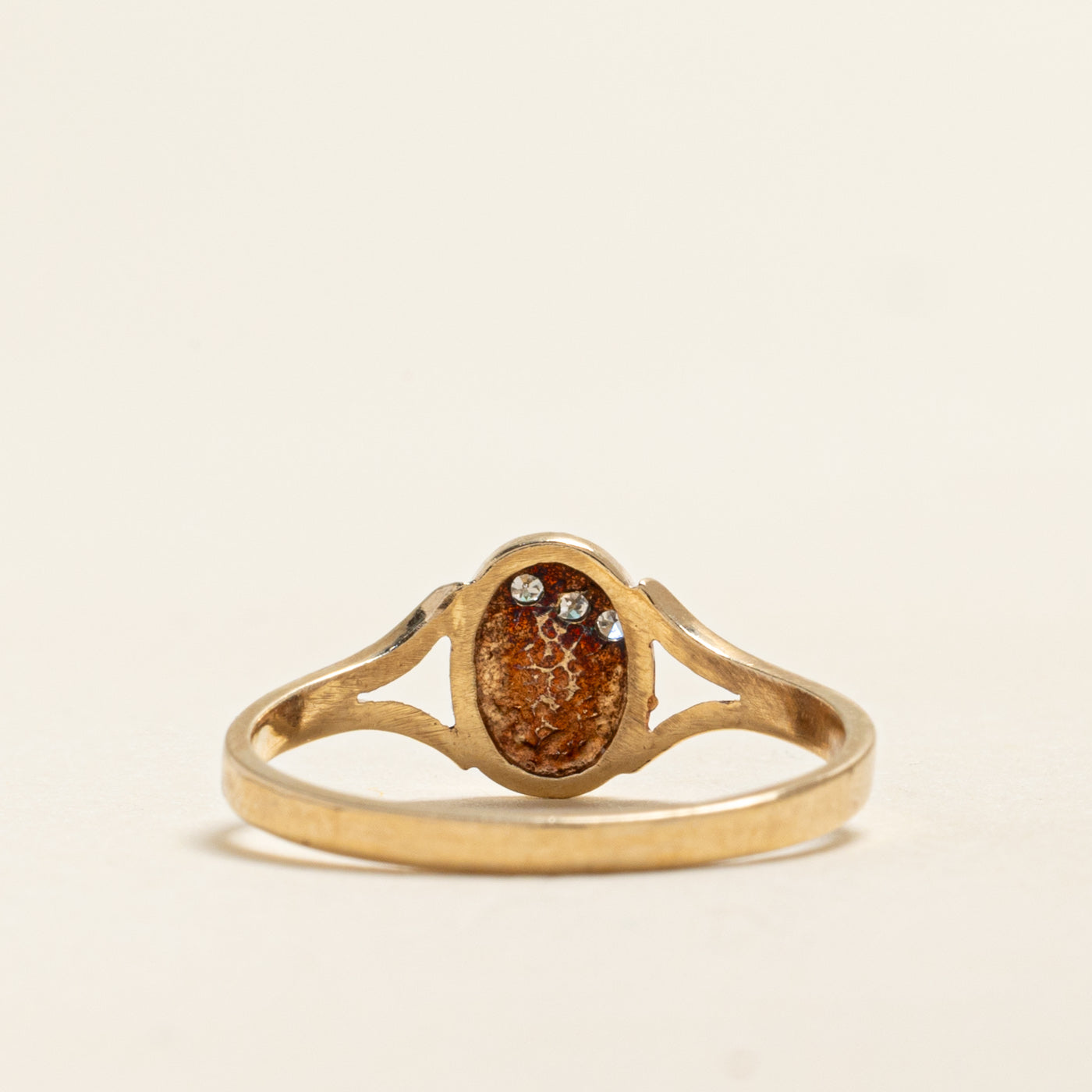 Bague chevalière à anneau ouvert sertie de diamants en diagonale | 0,04 ct | Taille 7,5