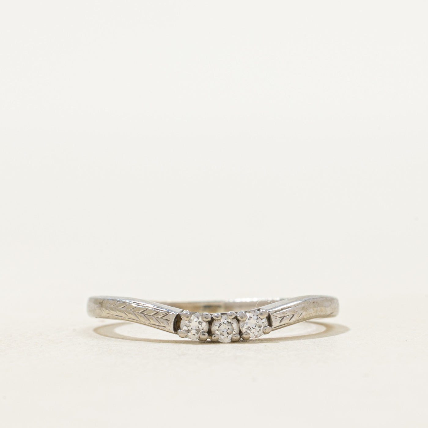 18k Three Stone Diamond Engraved Contour Ring | SZ 6.25