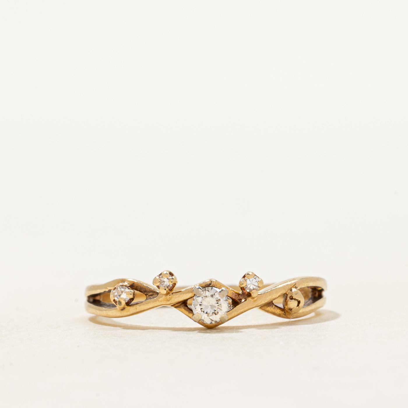 Scattered Diamond Cross Over Ring | SZ 6.25