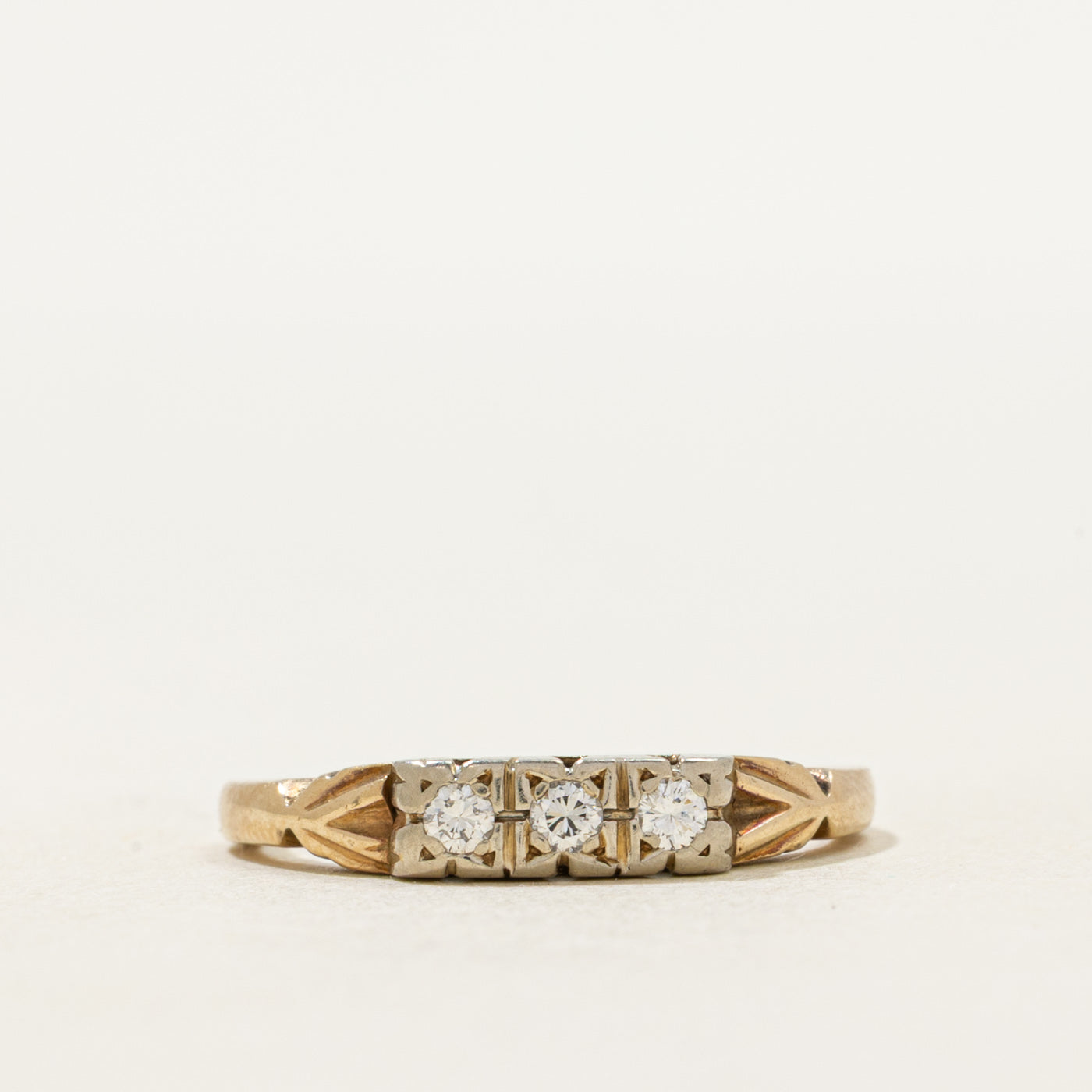 Retro Three Stone Diamond Band | SZ 5.75