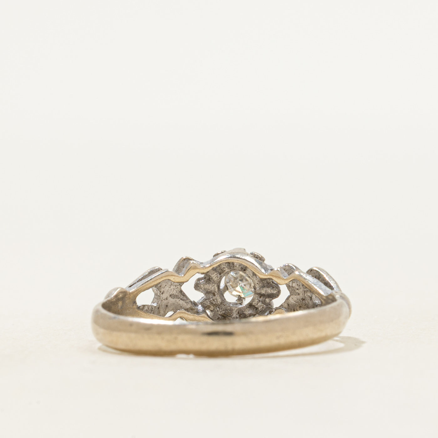 Belcher Set Diamond Cross Over Ring | SZ 6.25