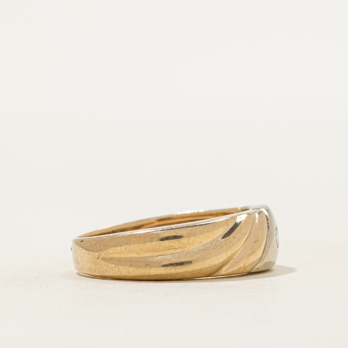 Flush Set Diamond Grooved Band | SZ 7.25