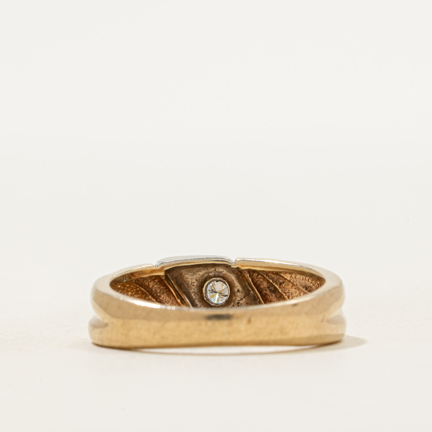 Flush Set Diamond Grooved Band | SZ 7.25