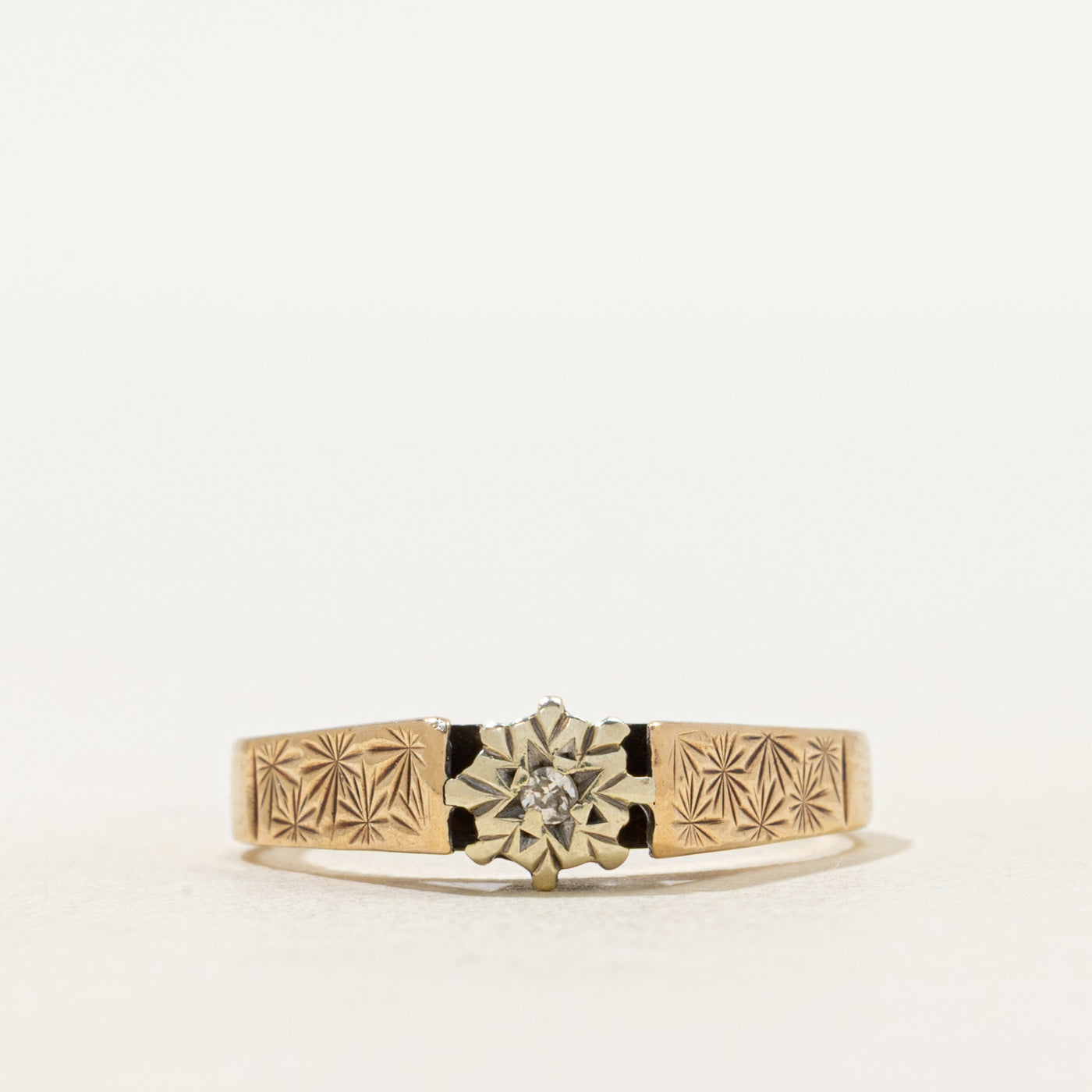 Bague Sheffield Star sertie de diamants et gravée, 1977 | Taille 6,25