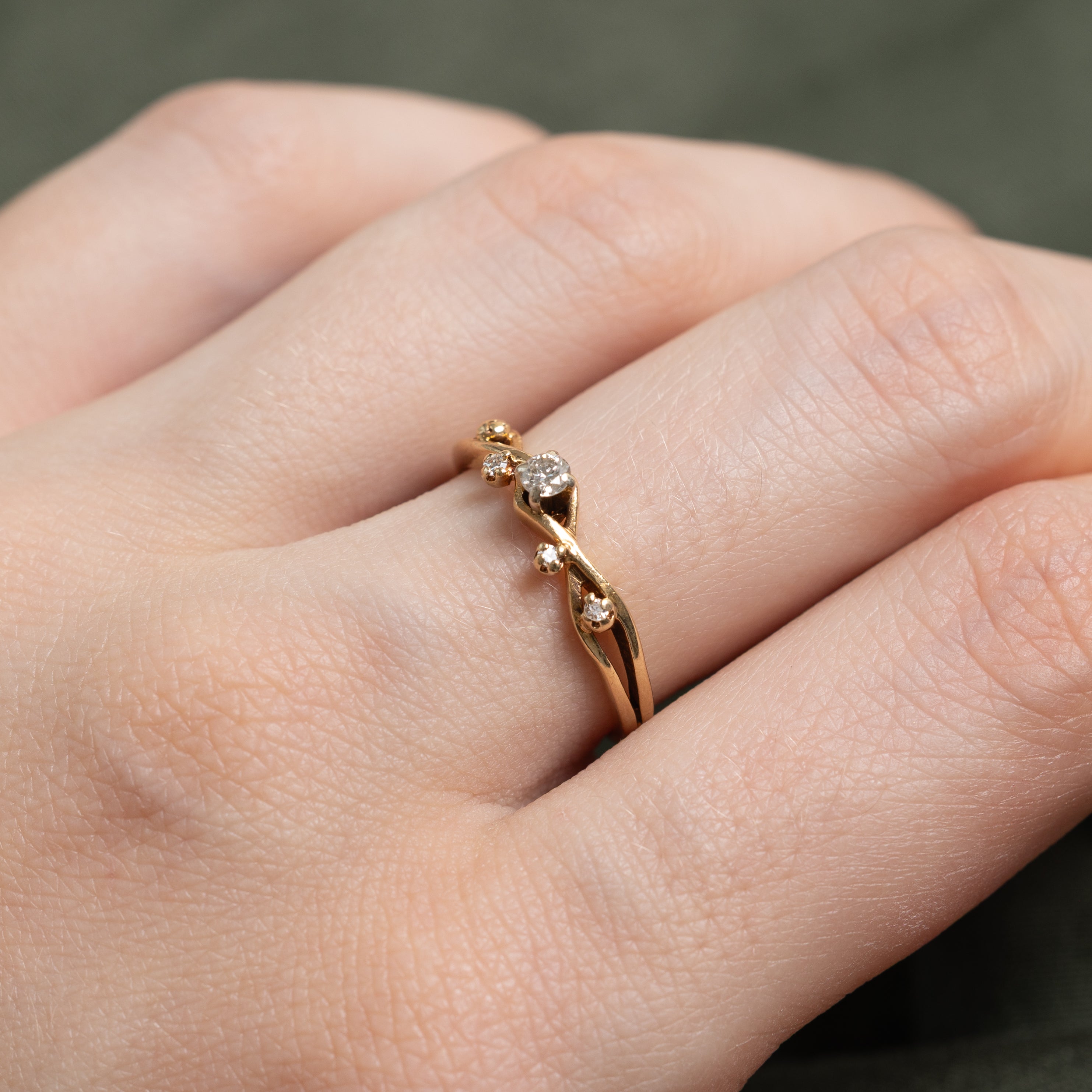 Scattered Diamond Cross Over Ring | SZ 6.25