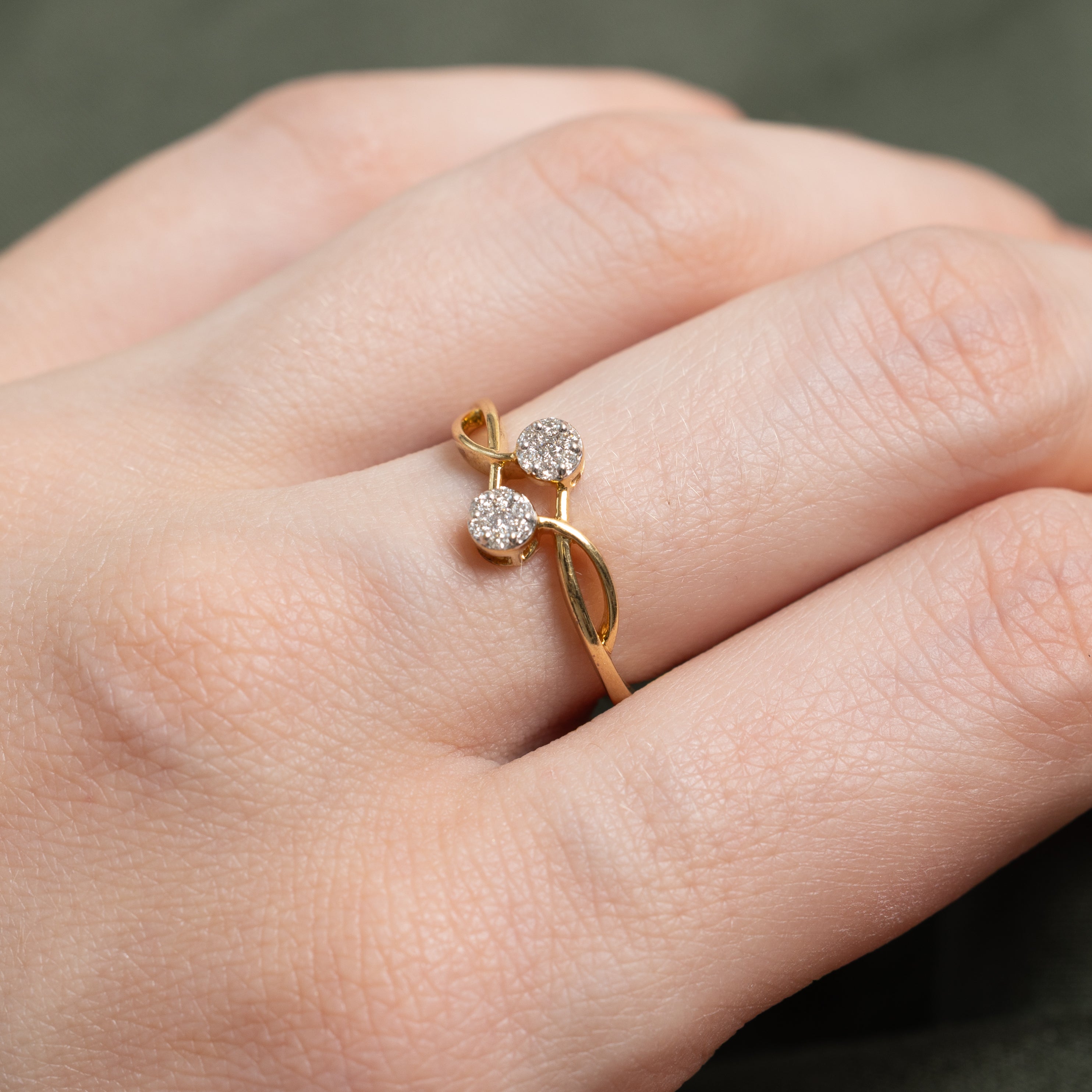 18k Yellow Gold Diamond Cluster Double Cross Over Ring | SZ 6