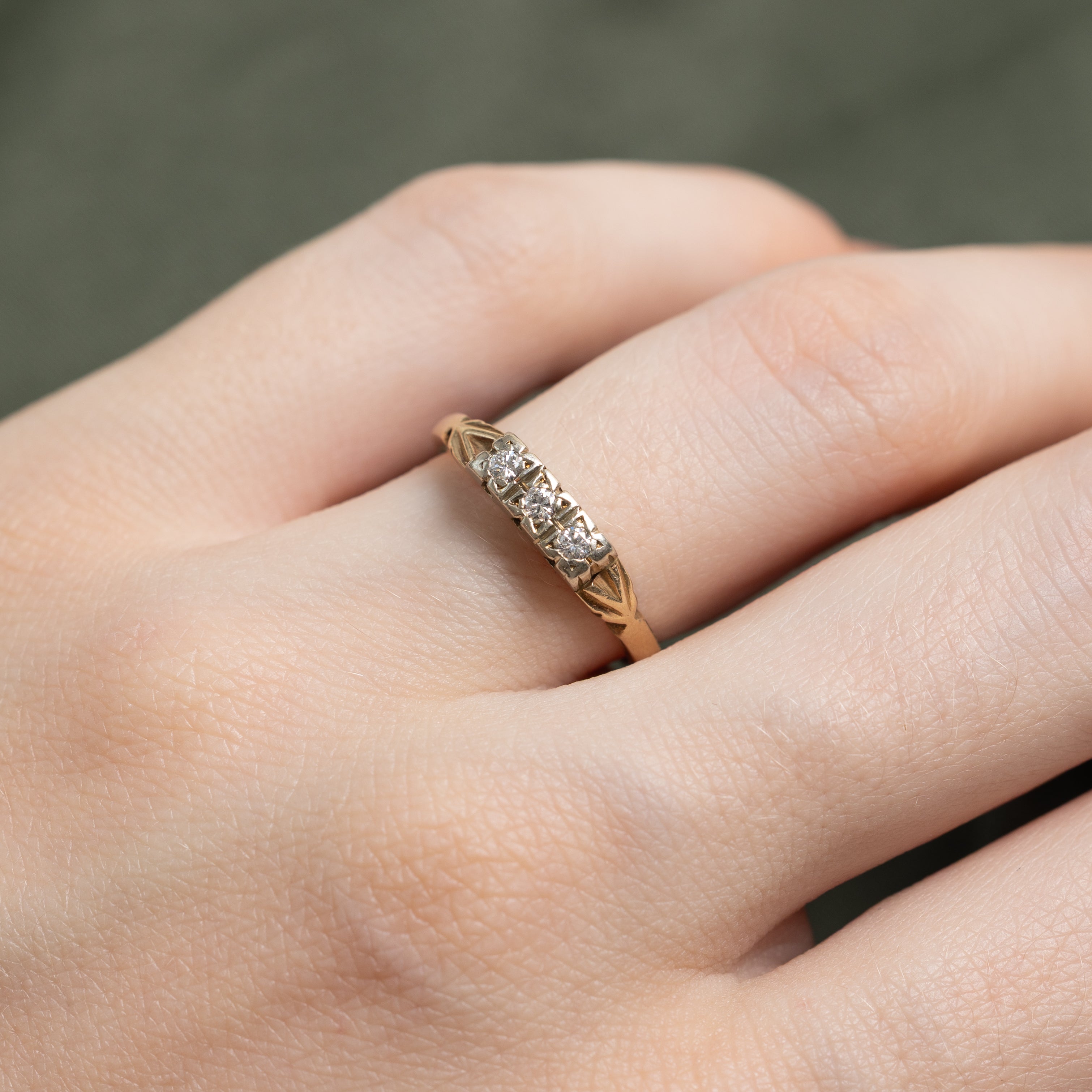 Retro Three Stone Diamond Band | SZ 5.75